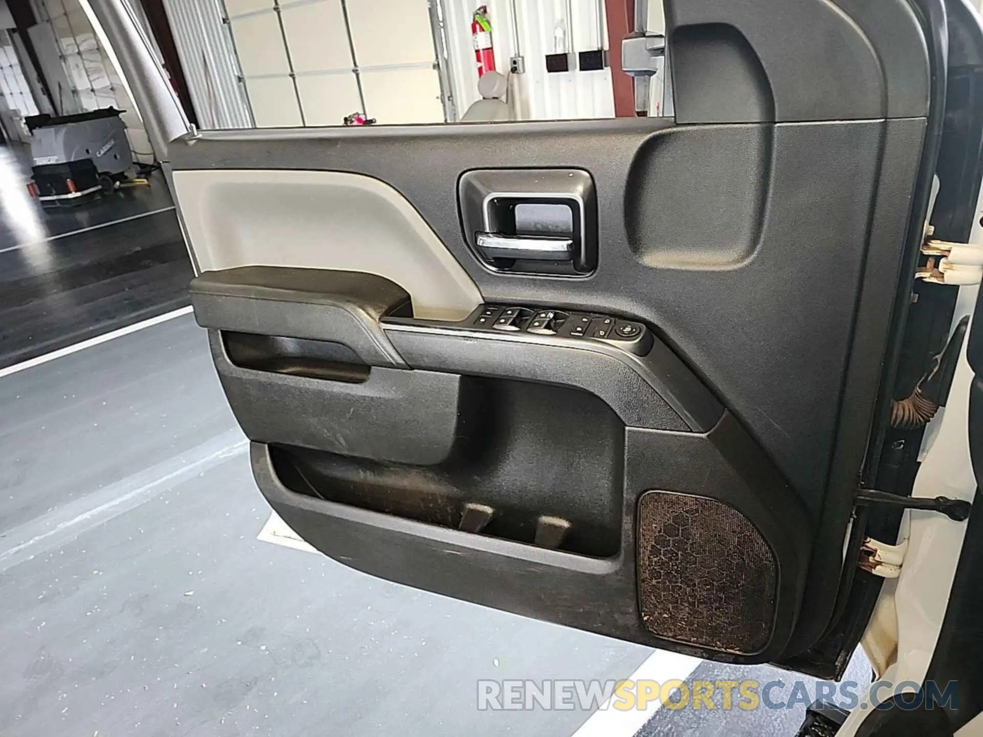 15 Photograph of a damaged car 2GC2KREG9K1161449 CHEVROLET SILVERADO 2500HD 2019