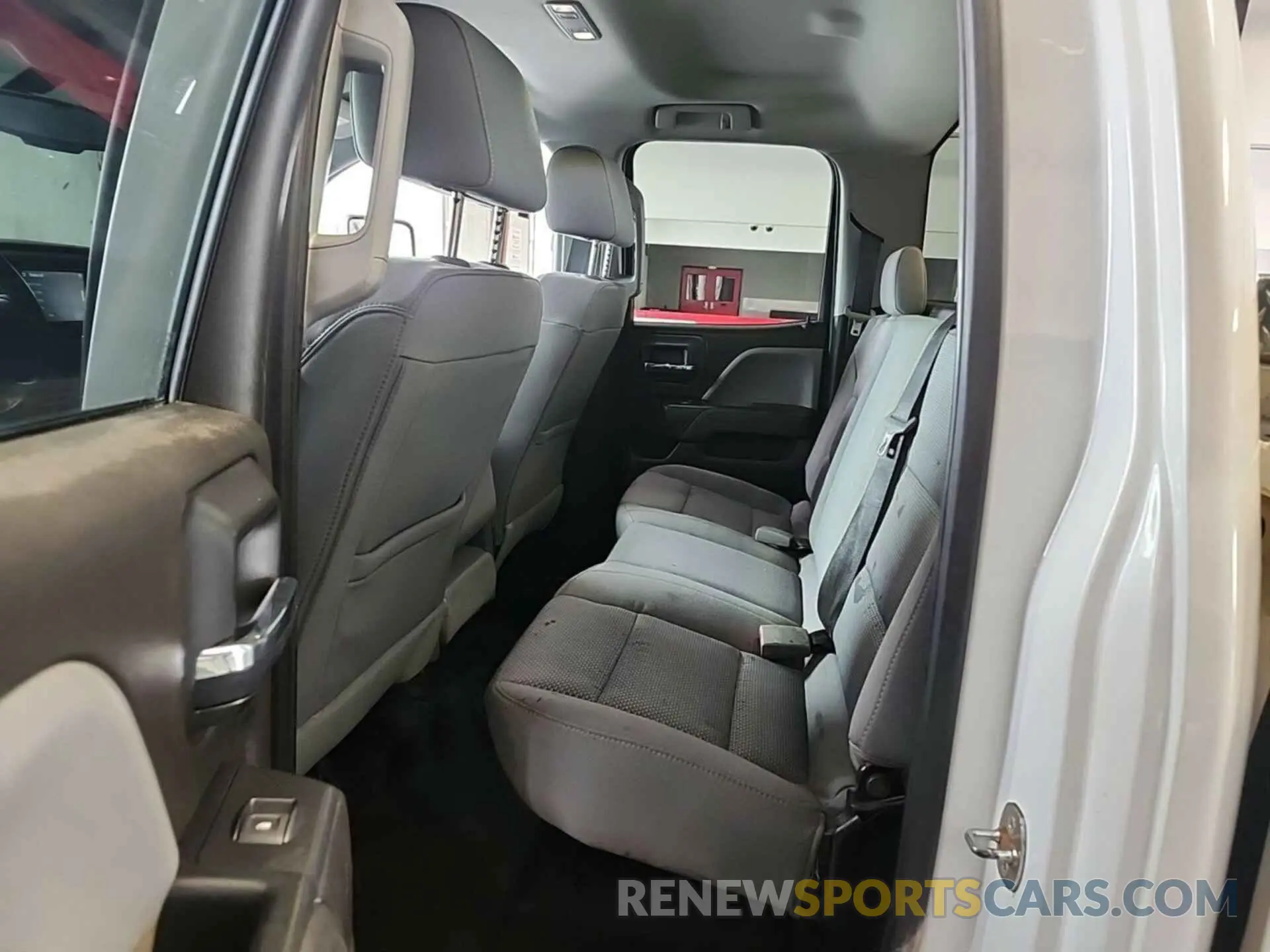 17 Photograph of a damaged car 2GC2KREG9K1161449 CHEVROLET SILVERADO 2500HD 2019