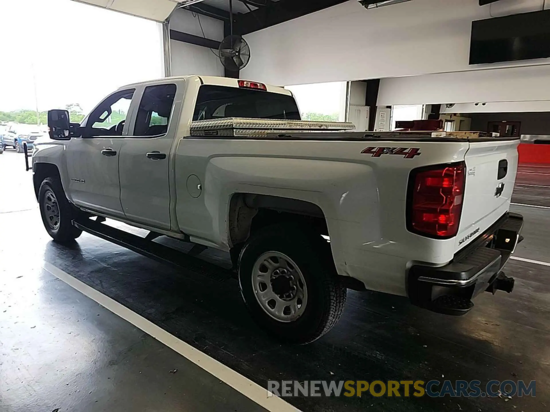 5 Photograph of a damaged car 2GC2KREG9K1161449 CHEVROLET SILVERADO 2500HD 2019