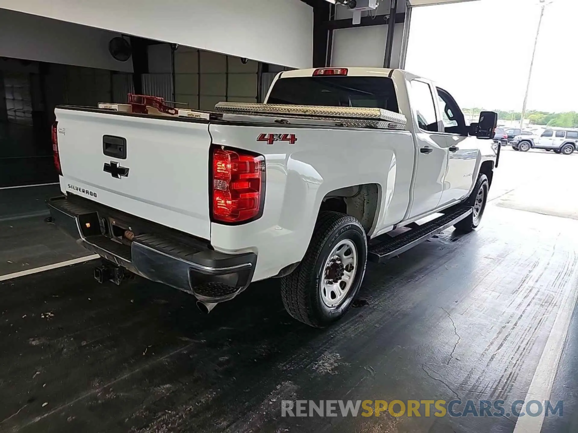 9 Photograph of a damaged car 2GC2KREG9K1161449 CHEVROLET SILVERADO 2500HD 2019