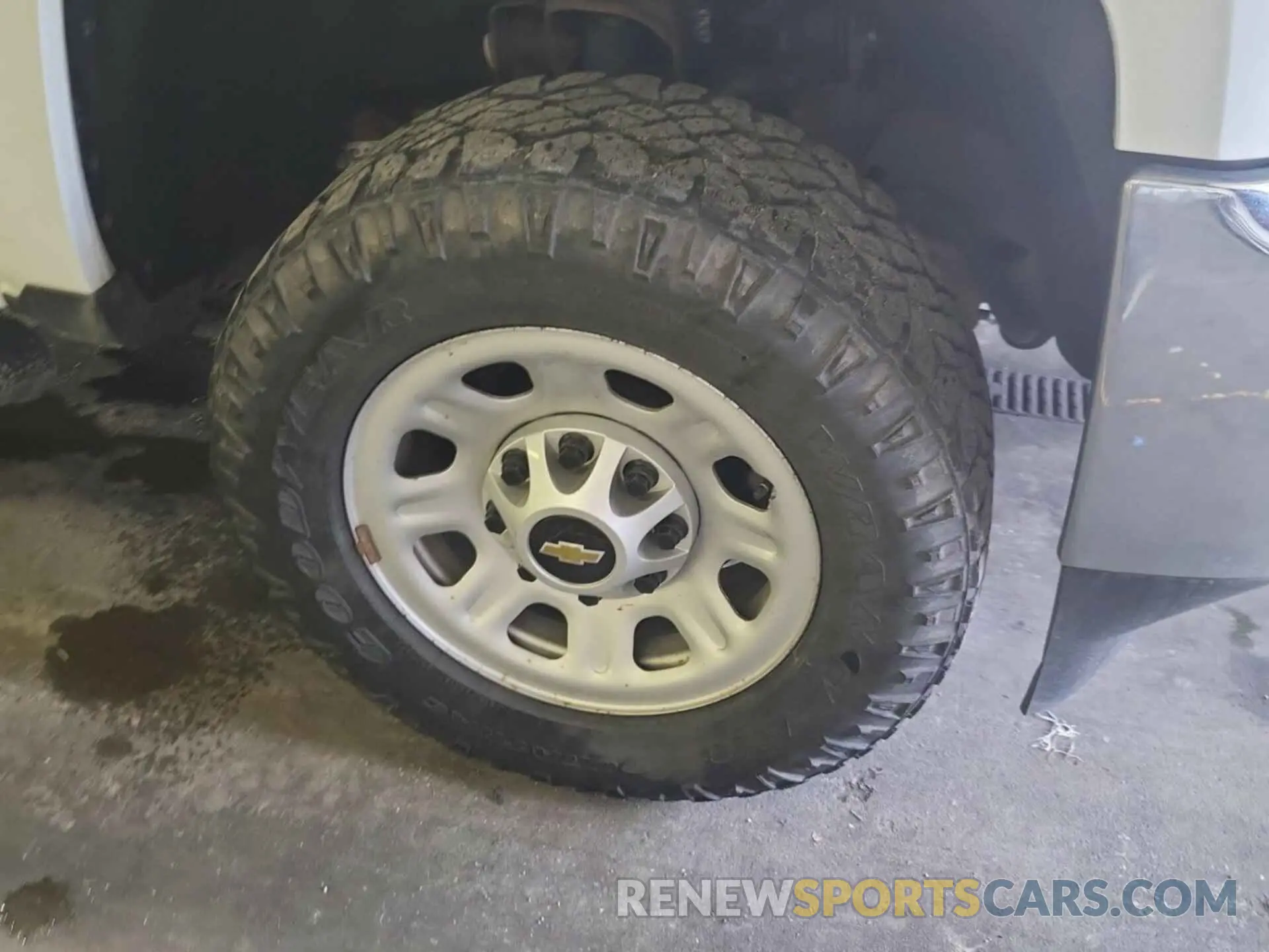 17 Photograph of a damaged car 2GC2KREGXK1187204 CHEVROLET SILVERADO 2500HD 2019