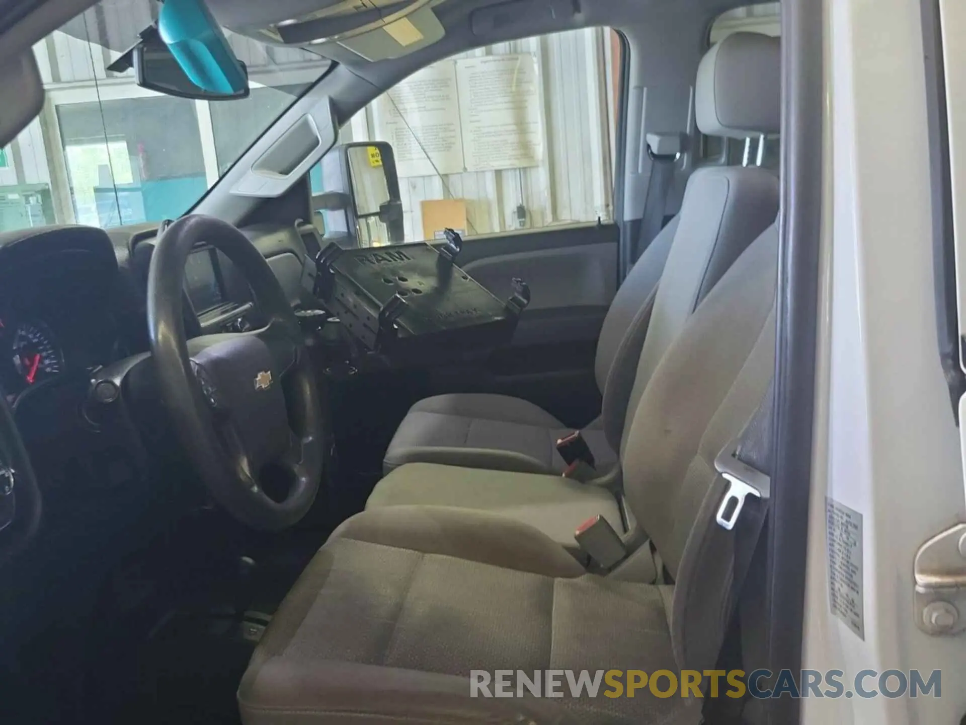 46 Photograph of a damaged car 2GC2KREGXK1187204 CHEVROLET SILVERADO 2500HD 2019