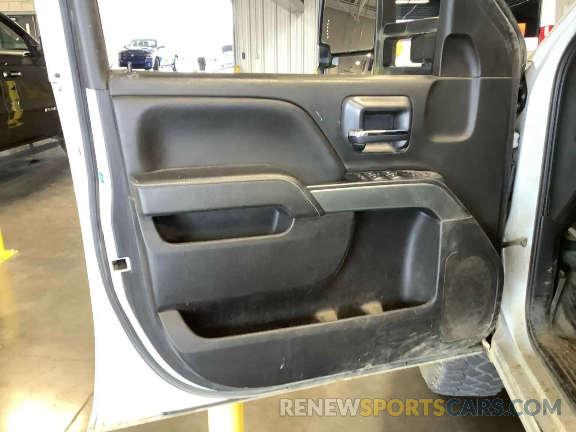 8 Photograph of a damaged car 2GC2KSEG0K1211890 CHEVROLET SILVERADO 2500HD 2019