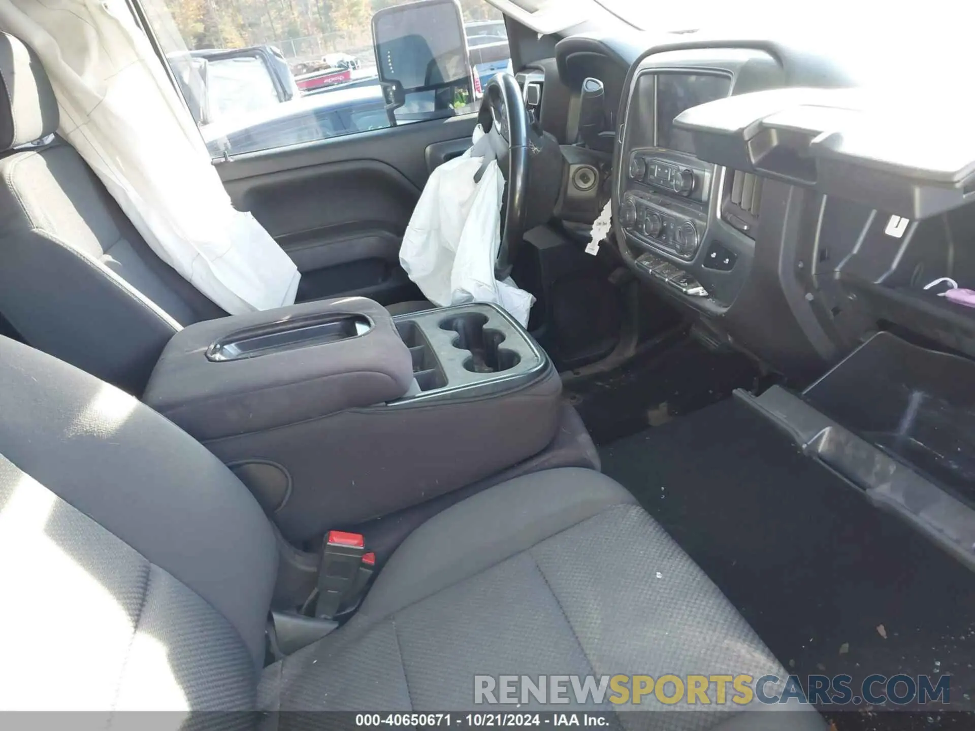 5 Photograph of a damaged car 2GC2KSEG1K1240430 CHEVROLET SILVERADO 2500HD 2019
