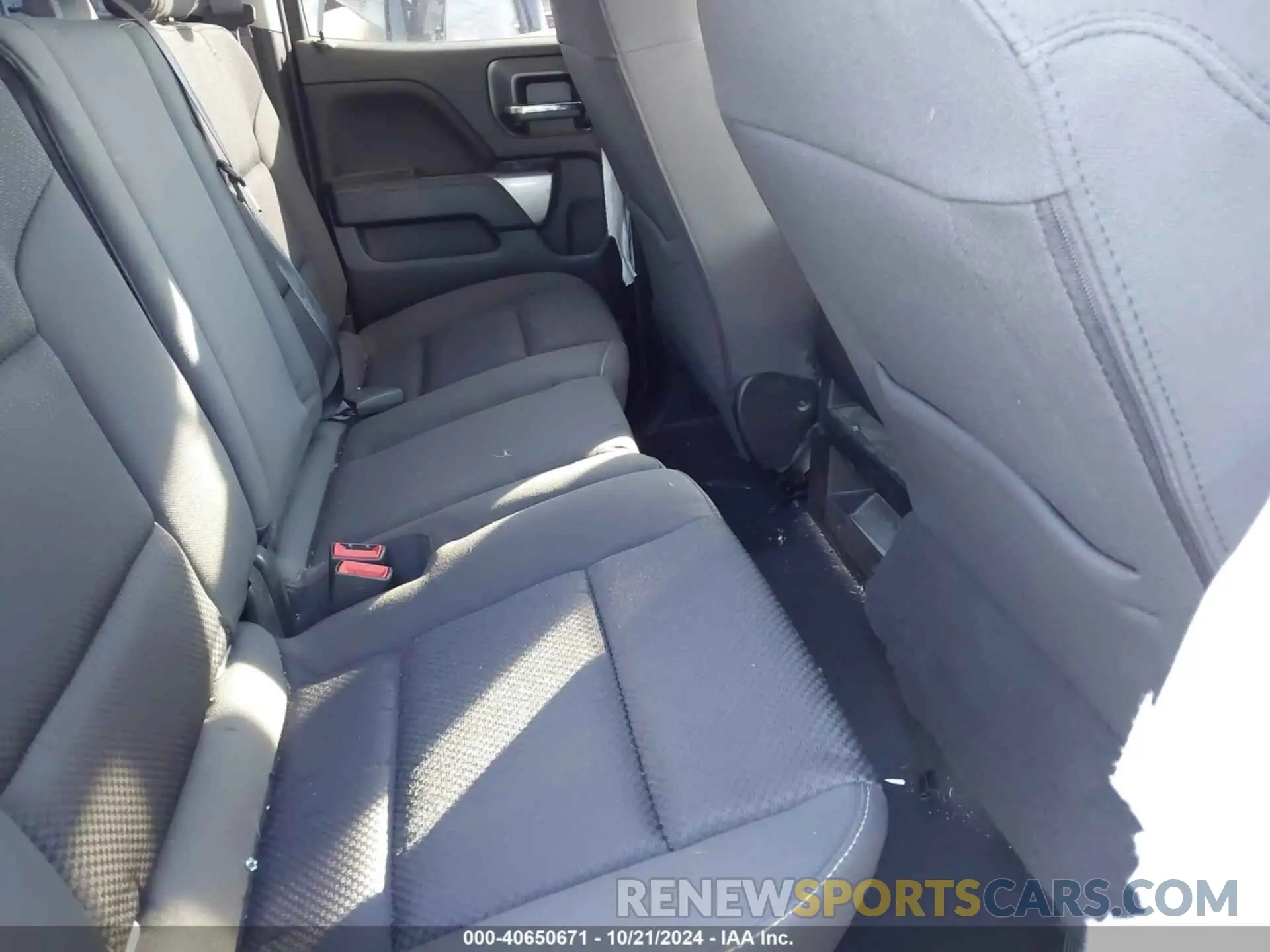 8 Photograph of a damaged car 2GC2KSEG1K1240430 CHEVROLET SILVERADO 2500HD 2019