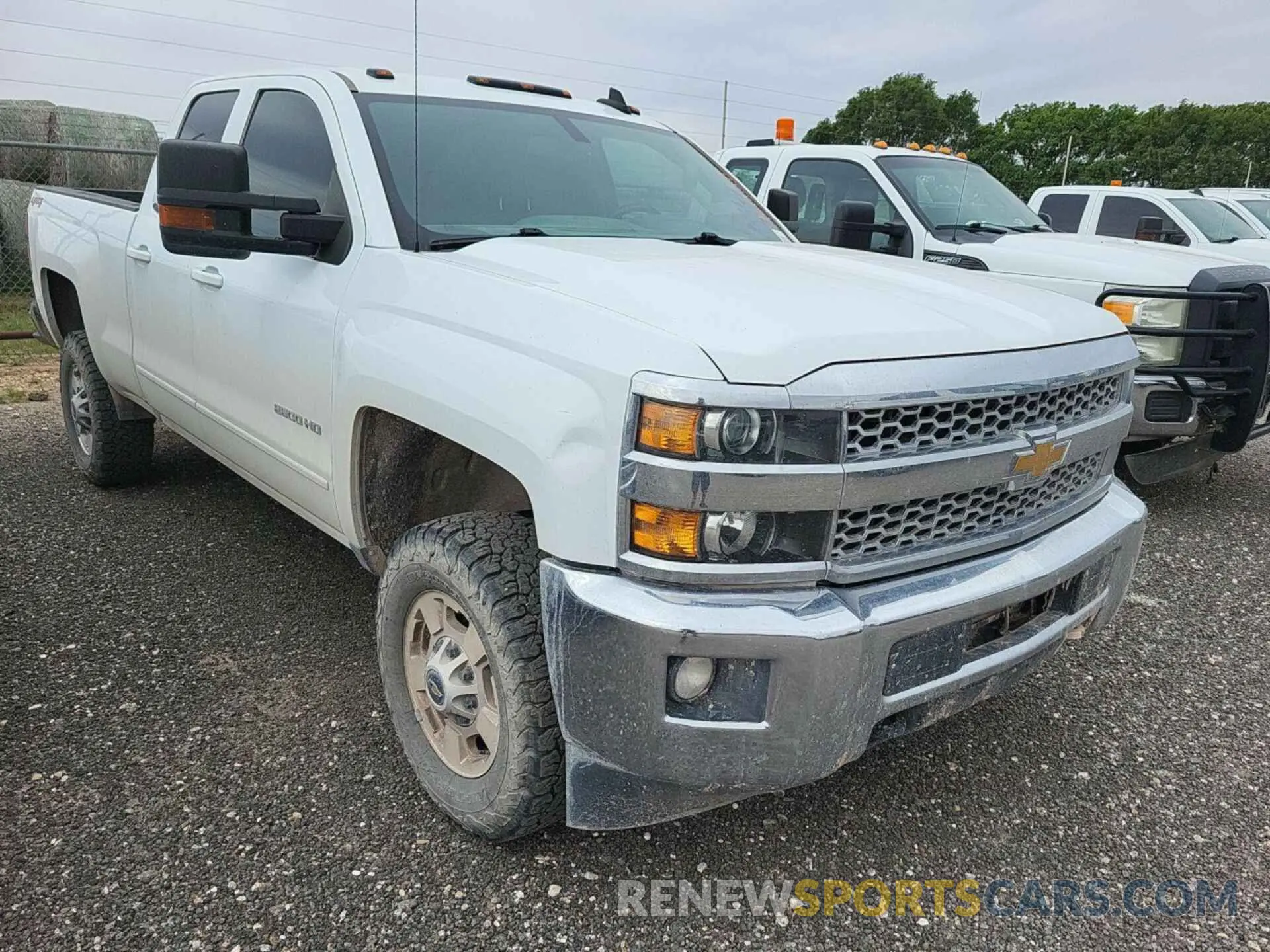 10 Photograph of a damaged car 2GC2KSEG6K1102981 CHEVROLET SILVERADO 2500HD 2019