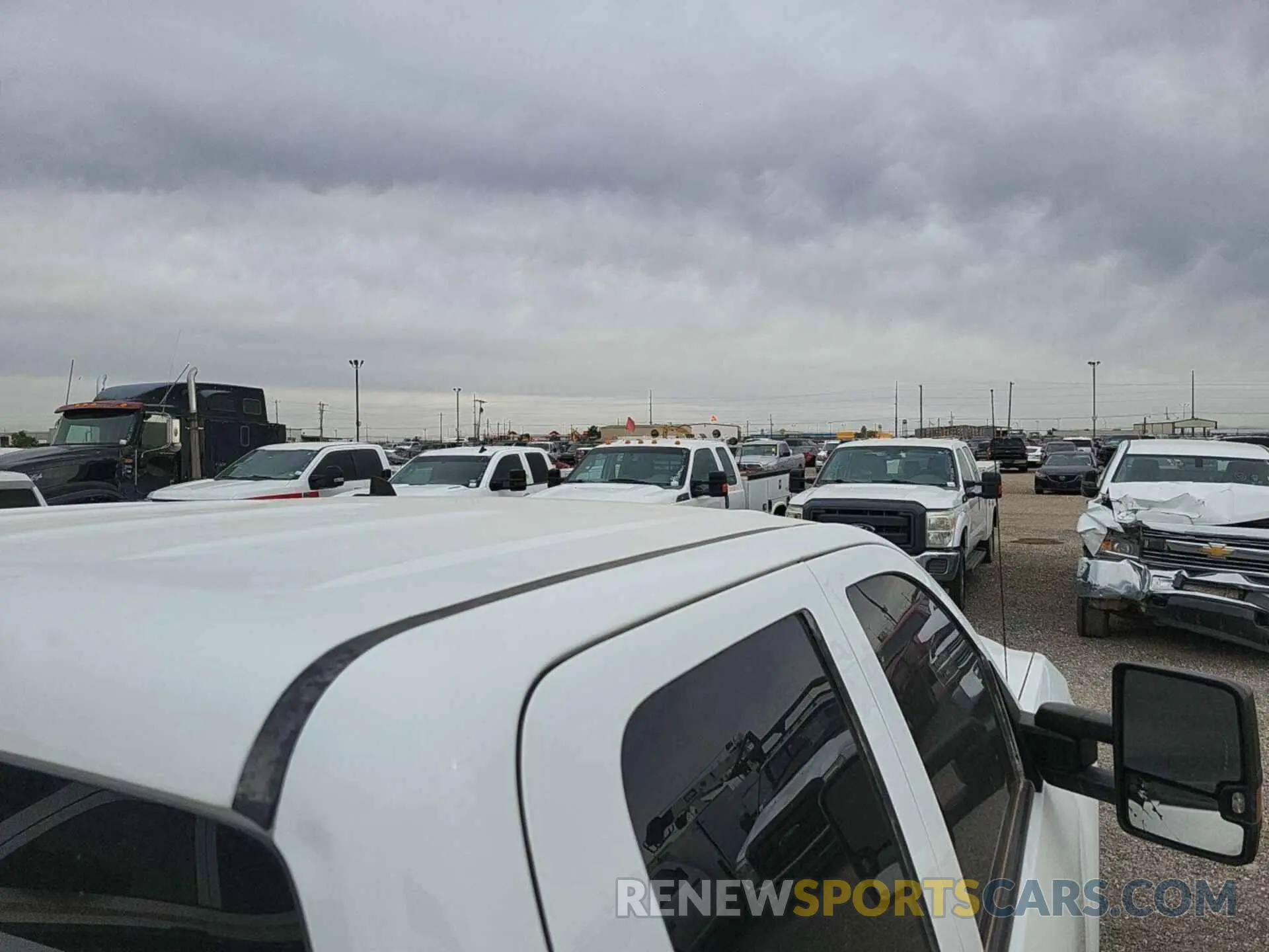 19 Photograph of a damaged car 2GC2KSEG7K1208940 CHEVROLET SILVERADO 2500HD 2019