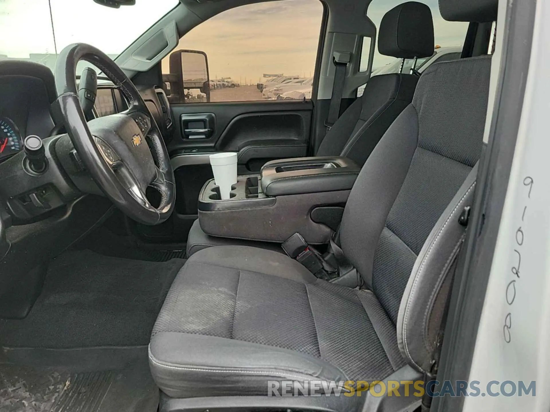 28 Photograph of a damaged car 2GC2KSEG7K1208940 CHEVROLET SILVERADO 2500HD 2019