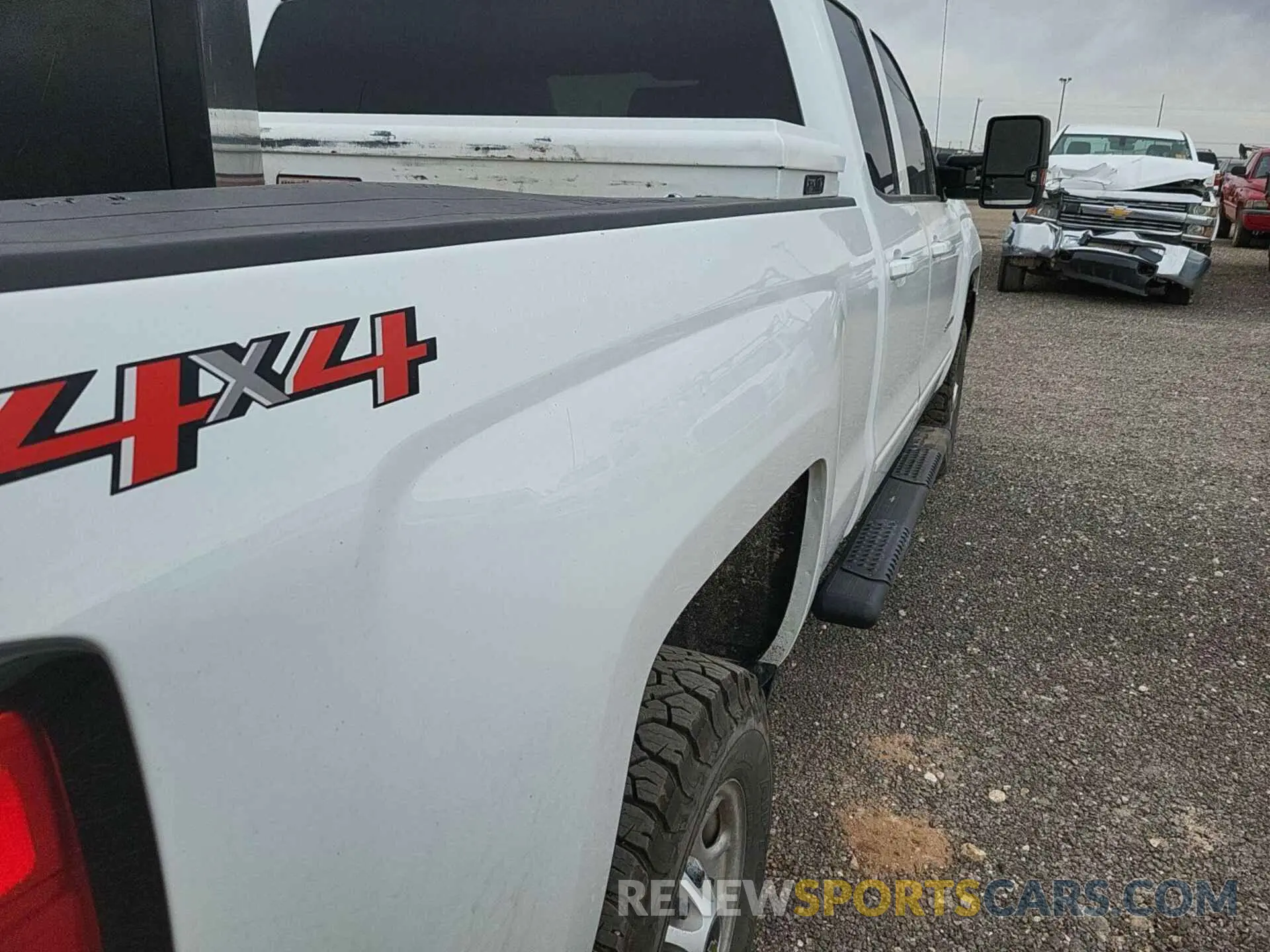 5 Photograph of a damaged car 2GC2KSEG7K1208940 CHEVROLET SILVERADO 2500HD 2019