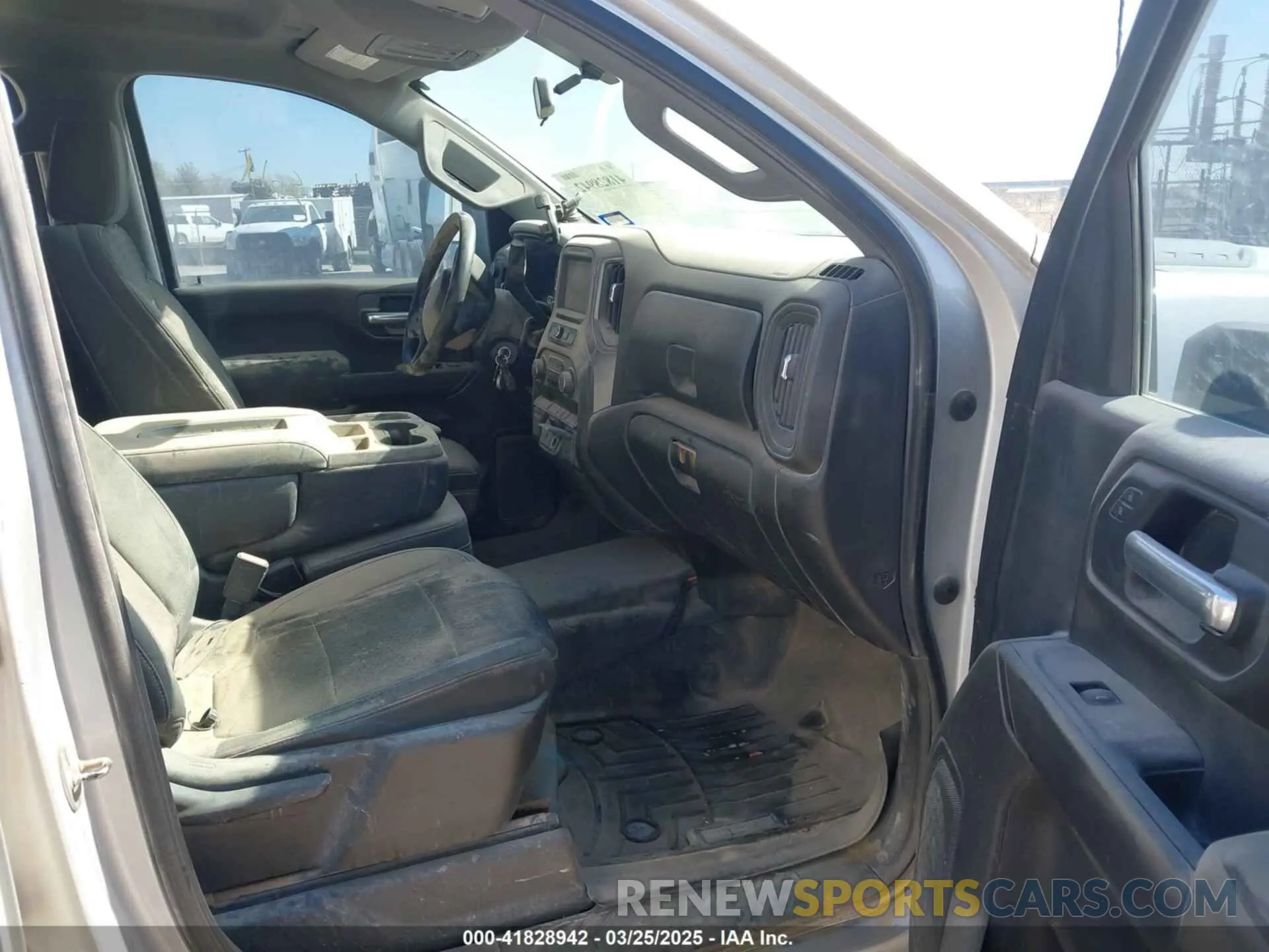3 Photograph of a damaged car 1GB2YLE73LF242361 CHEVROLET SILVERADO 2500HD 2020