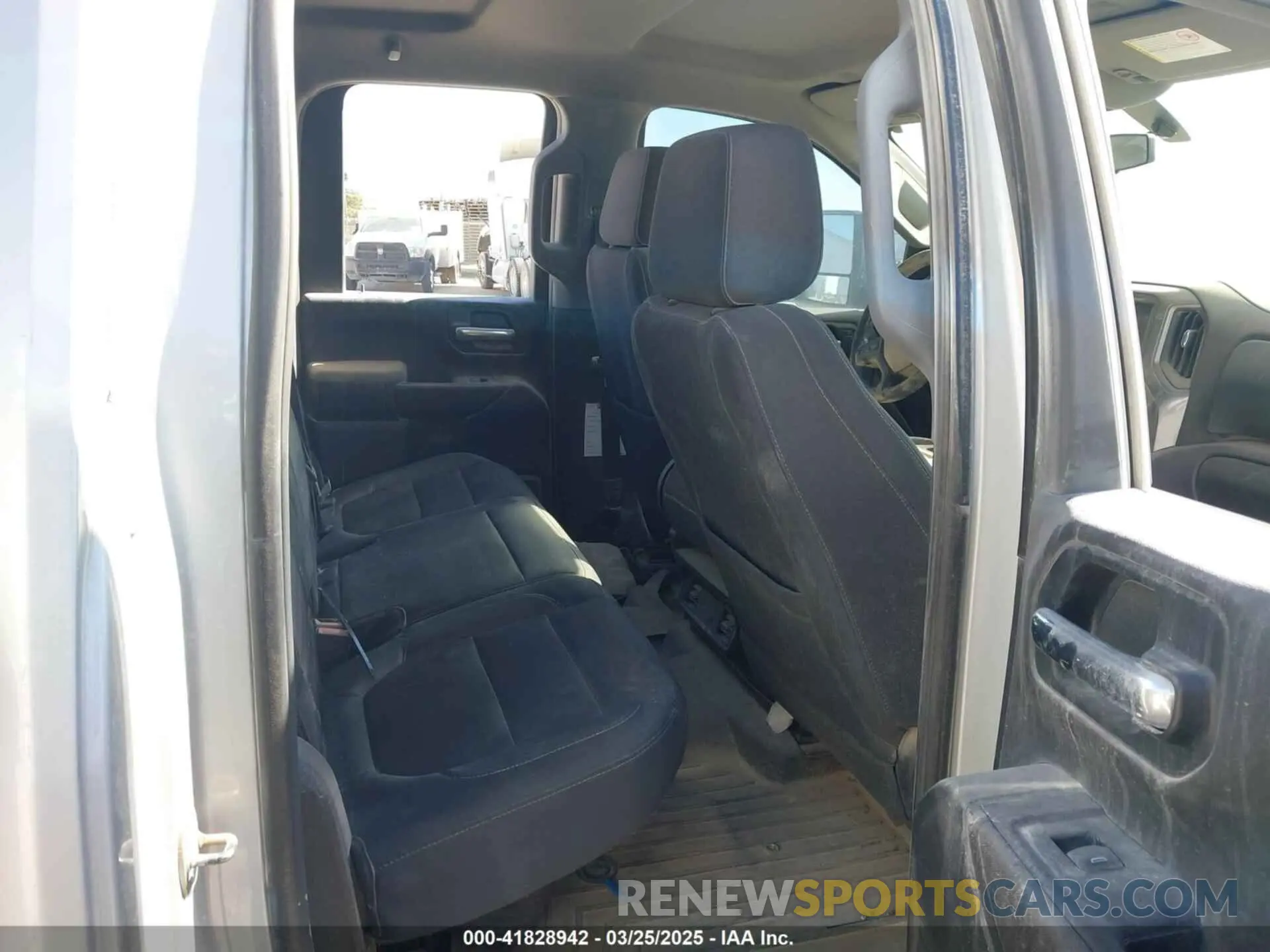 5 Photograph of a damaged car 1GB2YLE73LF242361 CHEVROLET SILVERADO 2500HD 2020