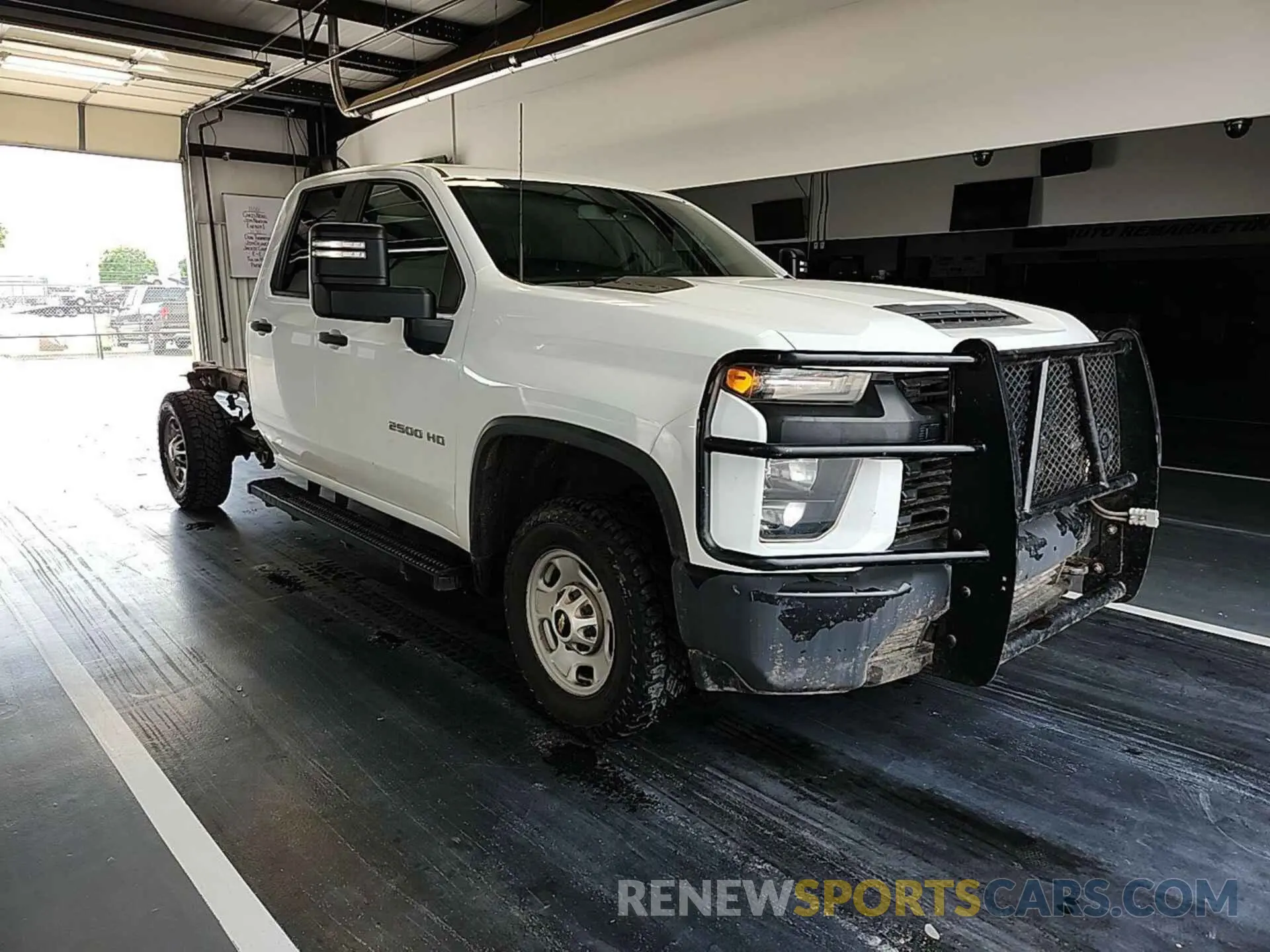 17 Photograph of a damaged car 1GB2YLE78LF260578 CHEVROLET SILVERADO 2500HD 2020