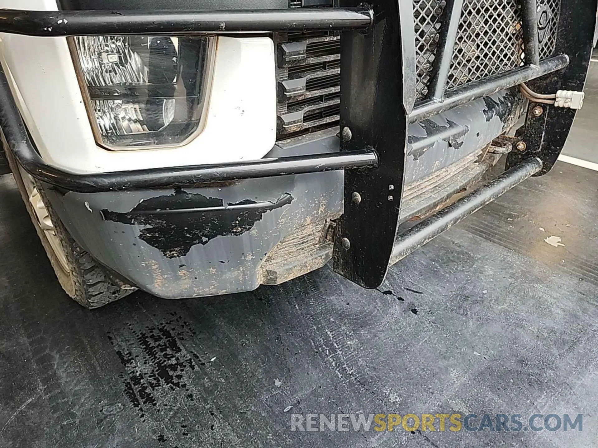 28 Photograph of a damaged car 1GB2YLE78LF260578 CHEVROLET SILVERADO 2500HD 2020
