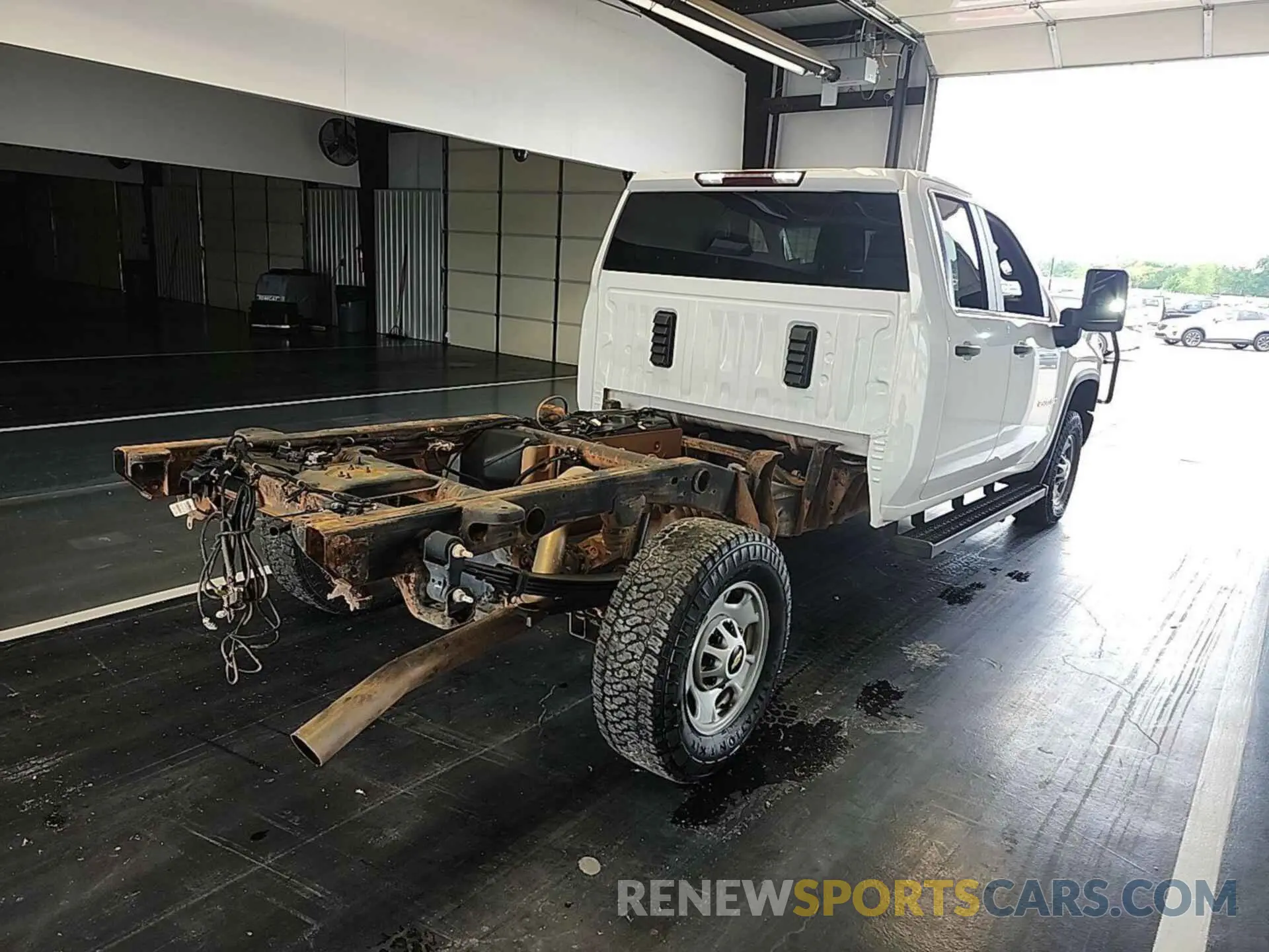 3 Photograph of a damaged car 1GB2YLE7XLF260310 CHEVROLET SILVERADO 2500HD 2020