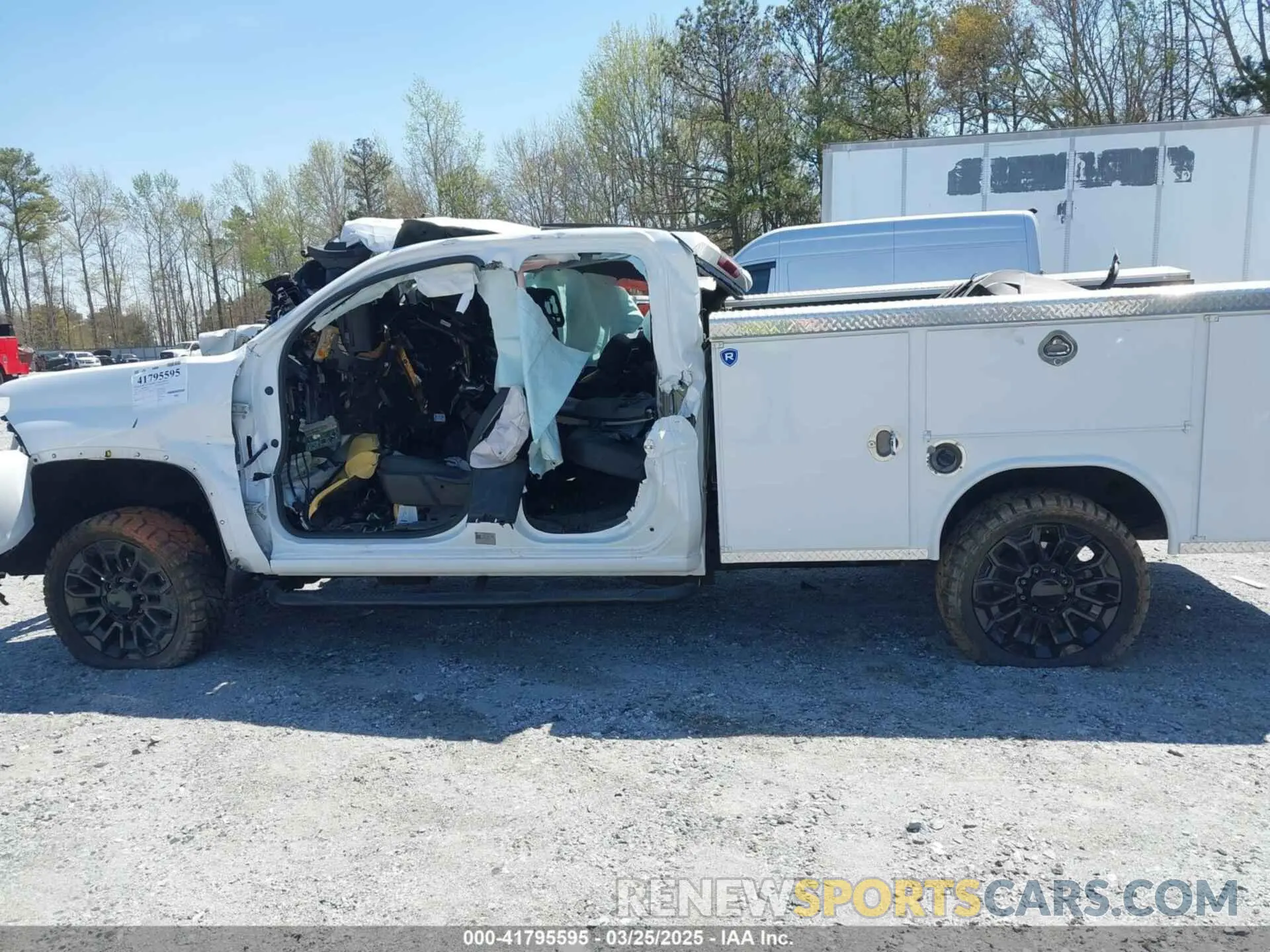 13 Photograph of a damaged car 1GB5WLE75LF287790 CHEVROLET SILVERADO 2500HD 2020