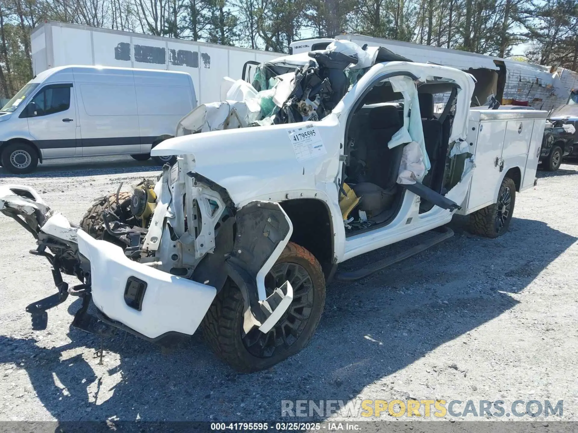 2 Photograph of a damaged car 1GB5WLE75LF287790 CHEVROLET SILVERADO 2500HD 2020