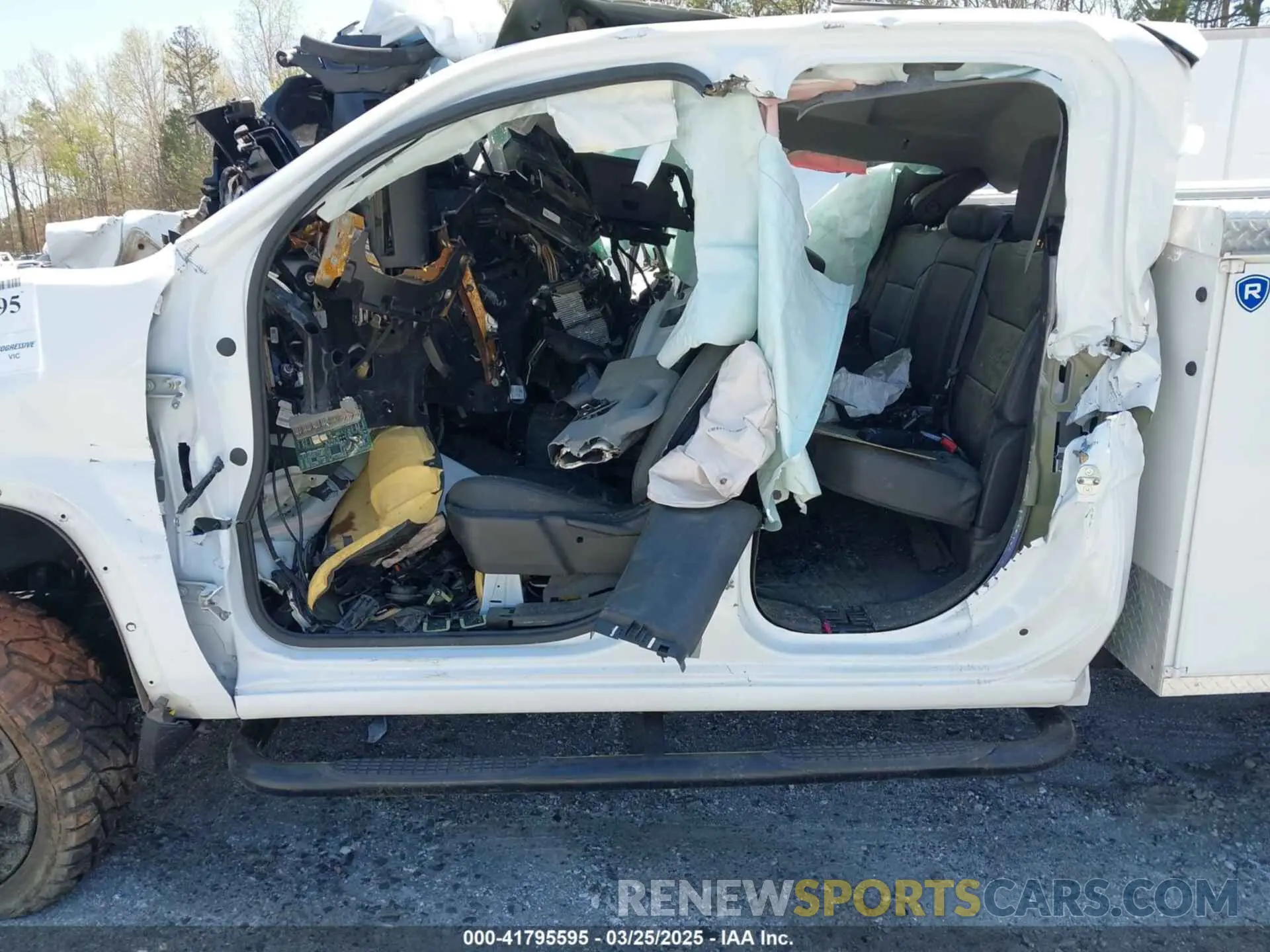 6 Photograph of a damaged car 1GB5WLE75LF287790 CHEVROLET SILVERADO 2500HD 2020