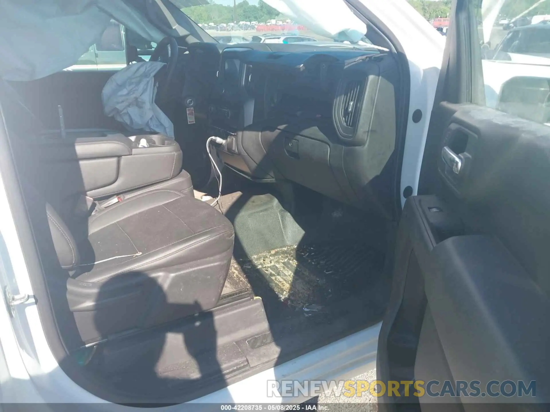 5 Photograph of a damaged car 1GC0WLE72LF174479 CHEVROLET SILVERADO 2500HD 2020
