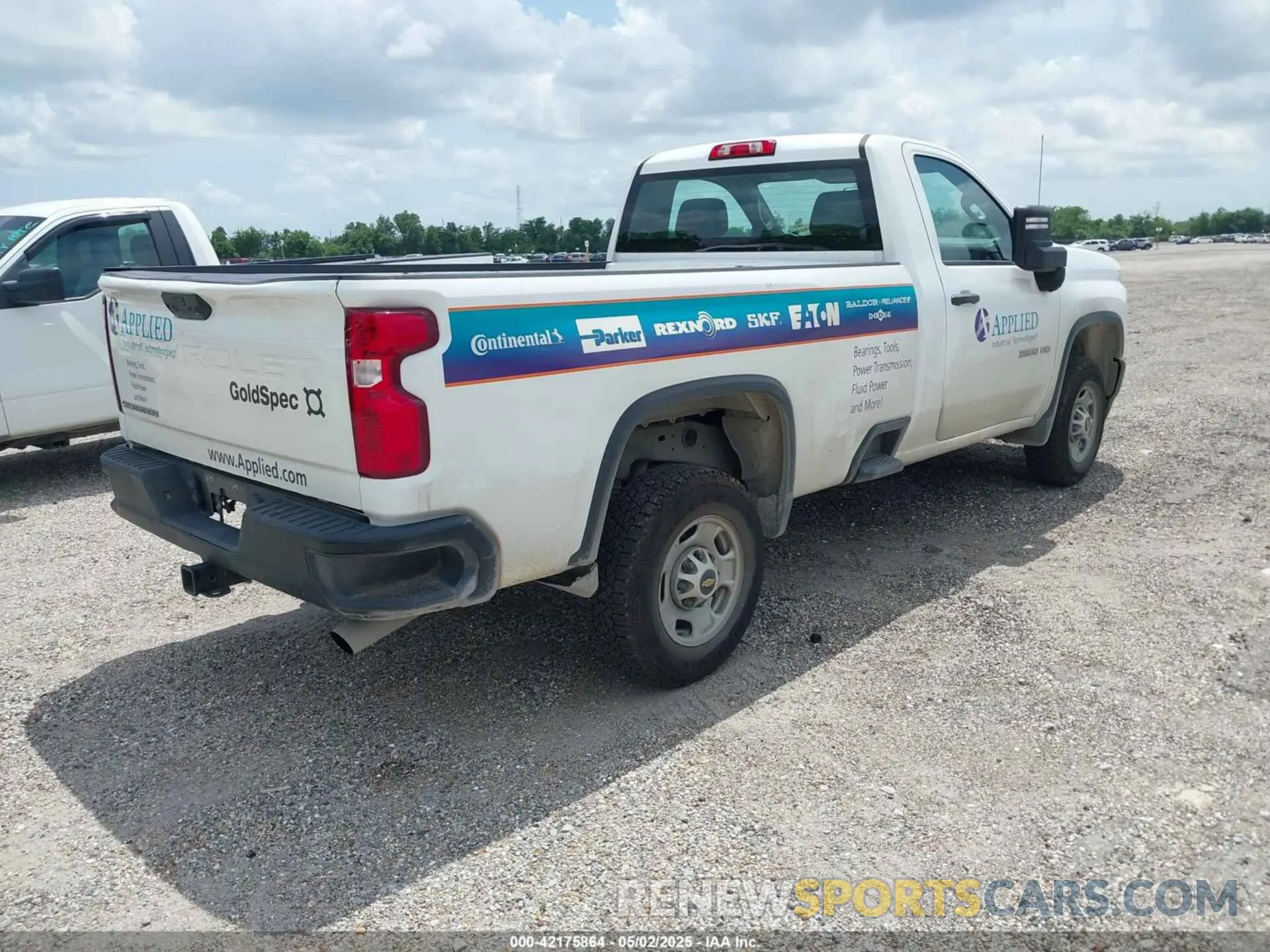 4 Photograph of a damaged car 1GC0WLE75LF202968 CHEVROLET SILVERADO 2500HD 2020
