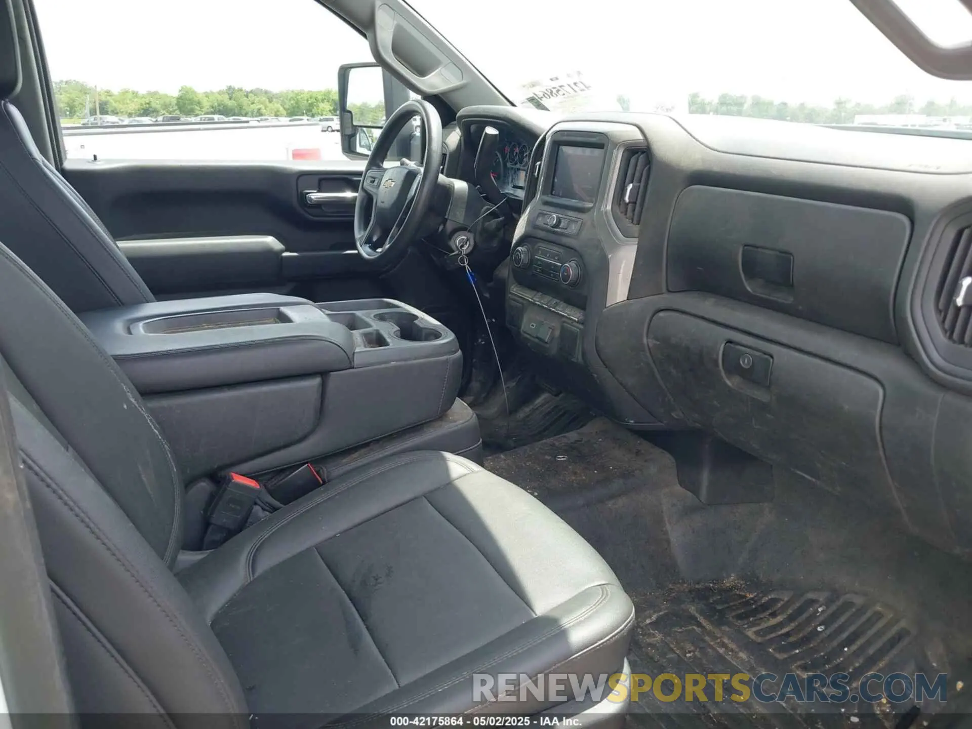 5 Photograph of a damaged car 1GC0WLE75LF202968 CHEVROLET SILVERADO 2500HD 2020