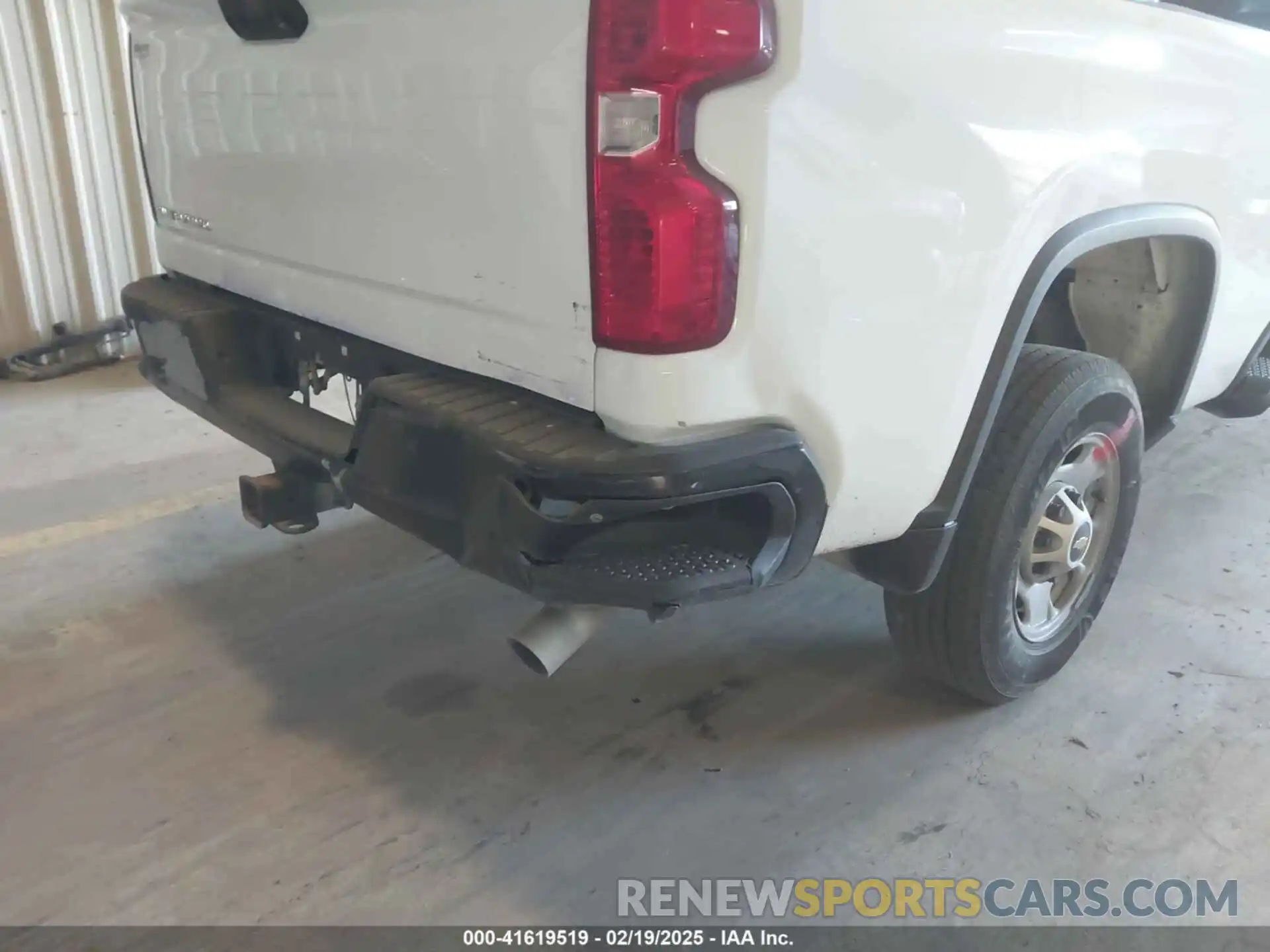 18 Photograph of a damaged car 1GC1WLE72LF313188 CHEVROLET SILVERADO 2500HD 2020