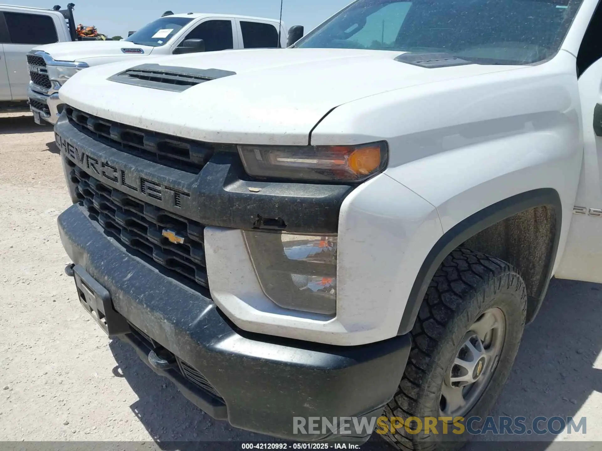 6 Photograph of a damaged car 1GC1YLE70LF184510 CHEVROLET SILVERADO 2500HD 2020