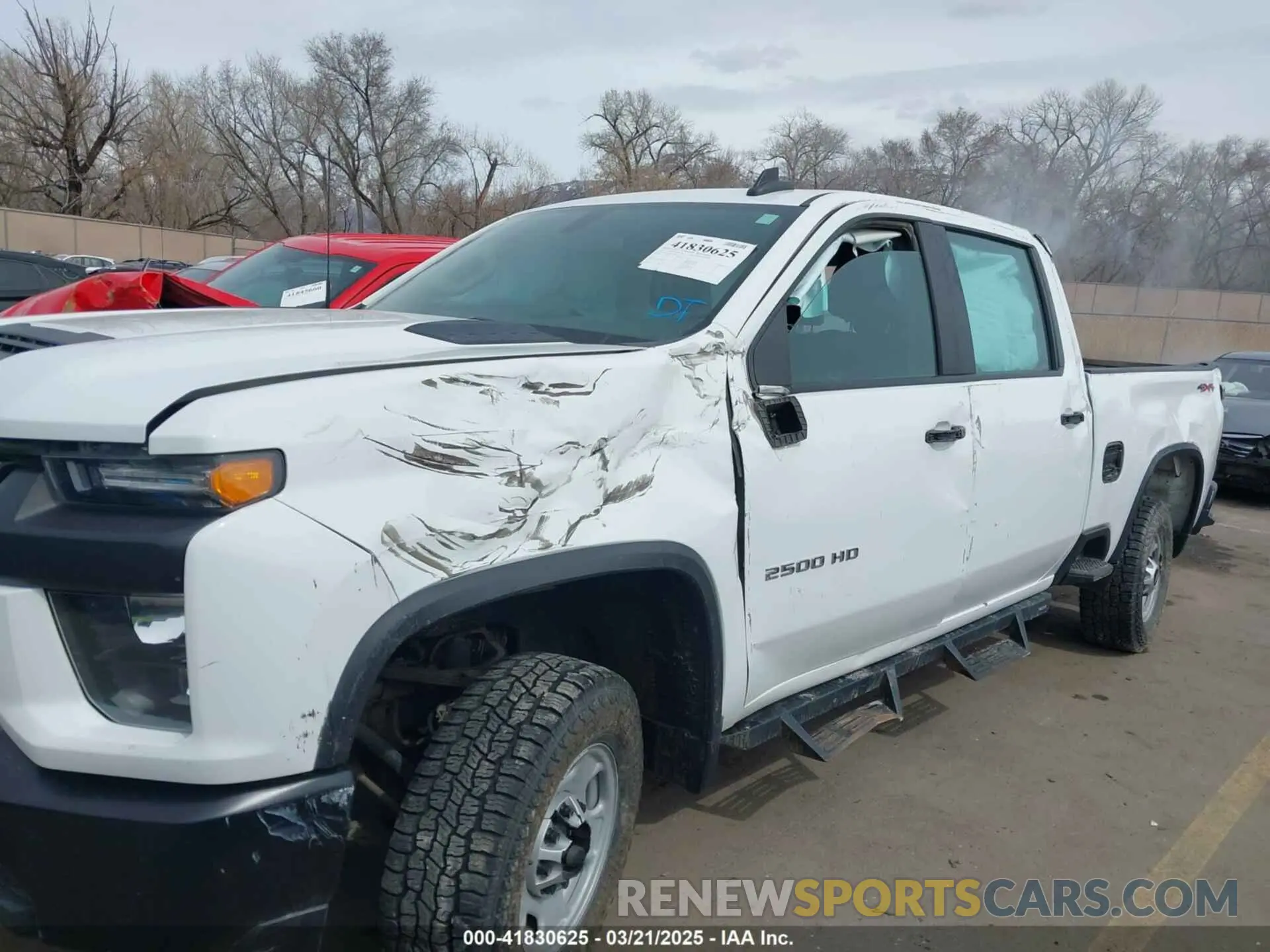 6 Photograph of a damaged car 1GC1YLE71LF331515 CHEVROLET SILVERADO 2500HD 2020