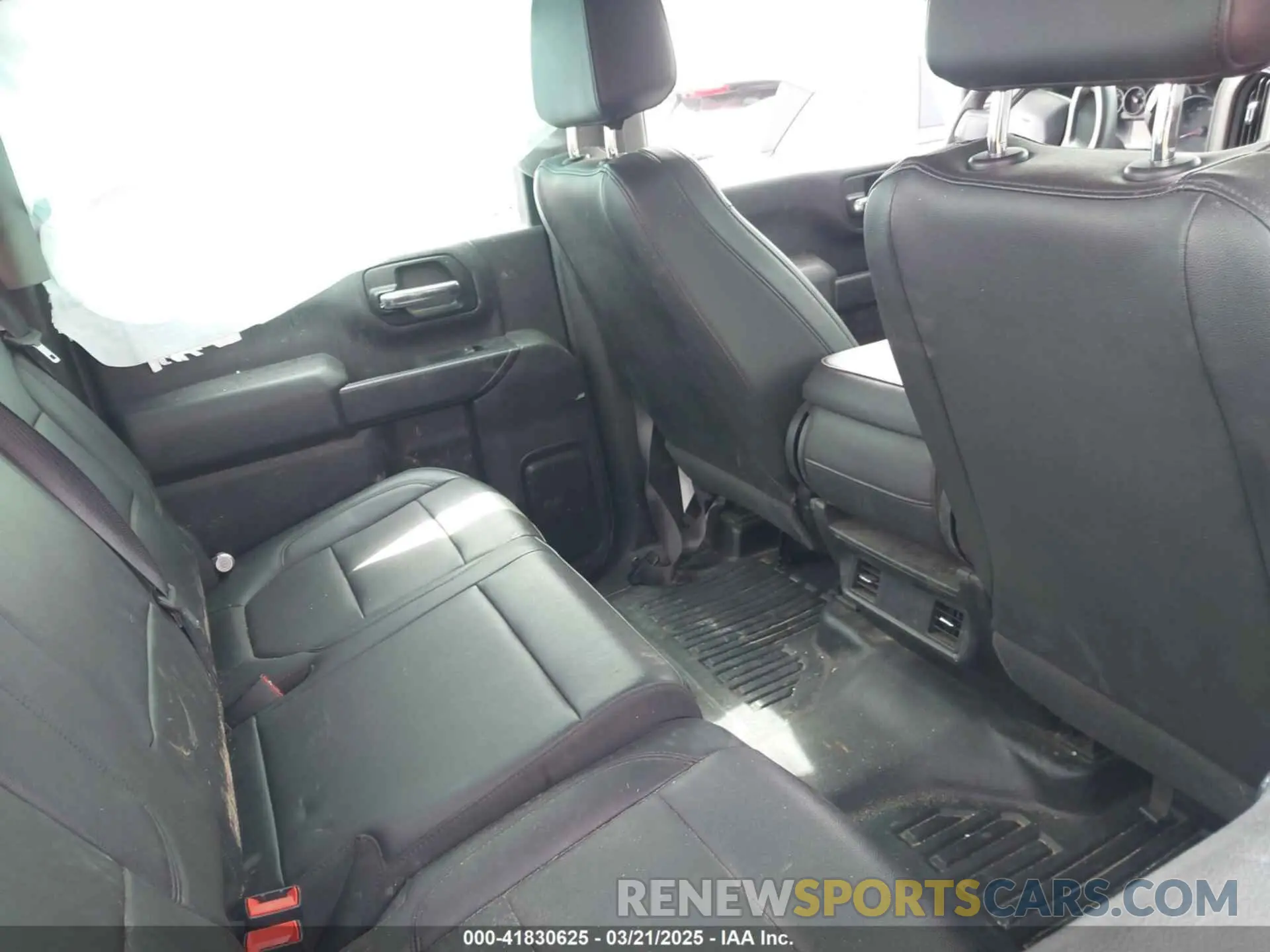 8 Photograph of a damaged car 1GC1YLE71LF331515 CHEVROLET SILVERADO 2500HD 2020