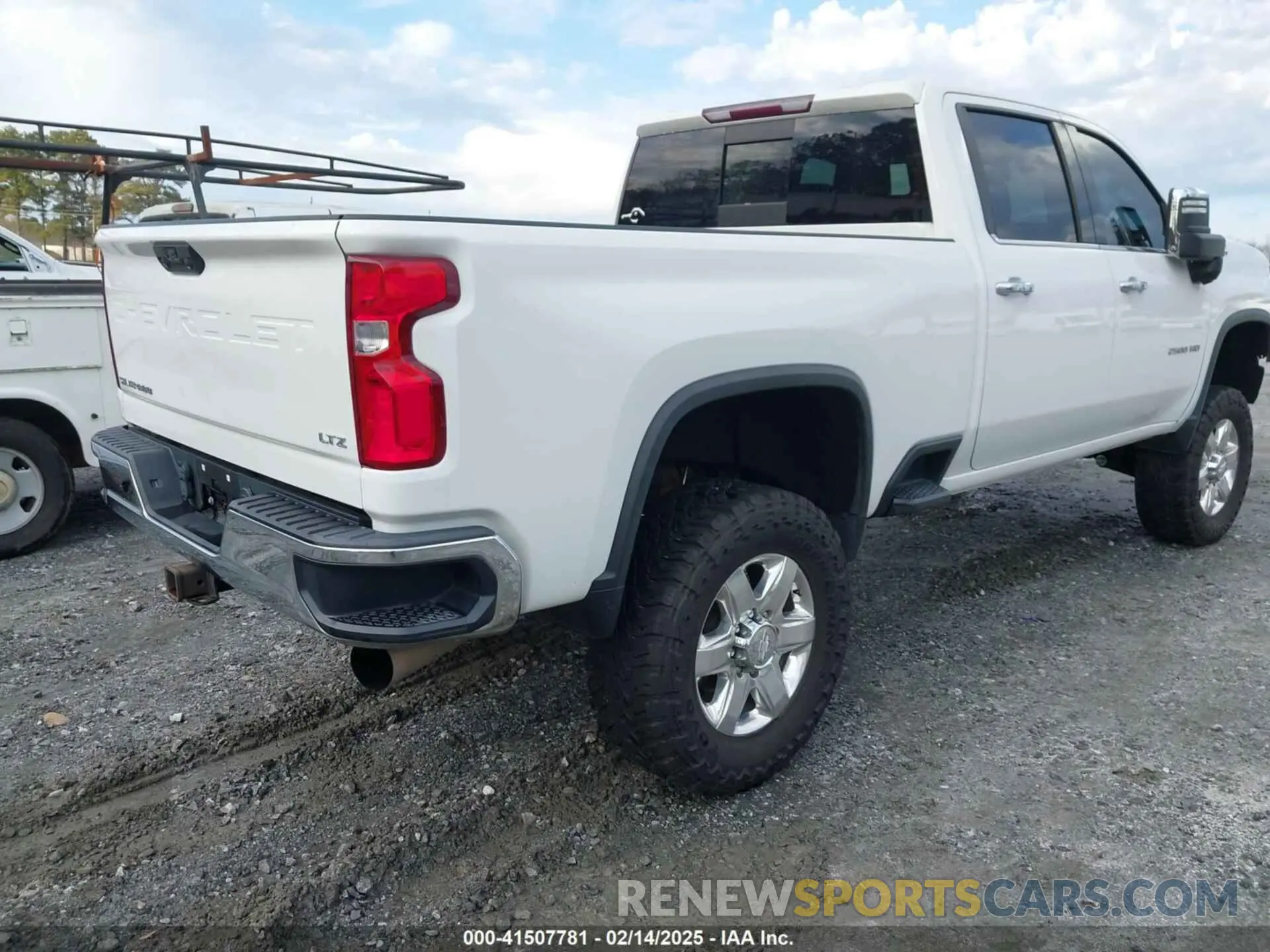 4 Photograph of a damaged car 1GC1YPEY7LF253385 CHEVROLET SILVERADO 2500HD 2020