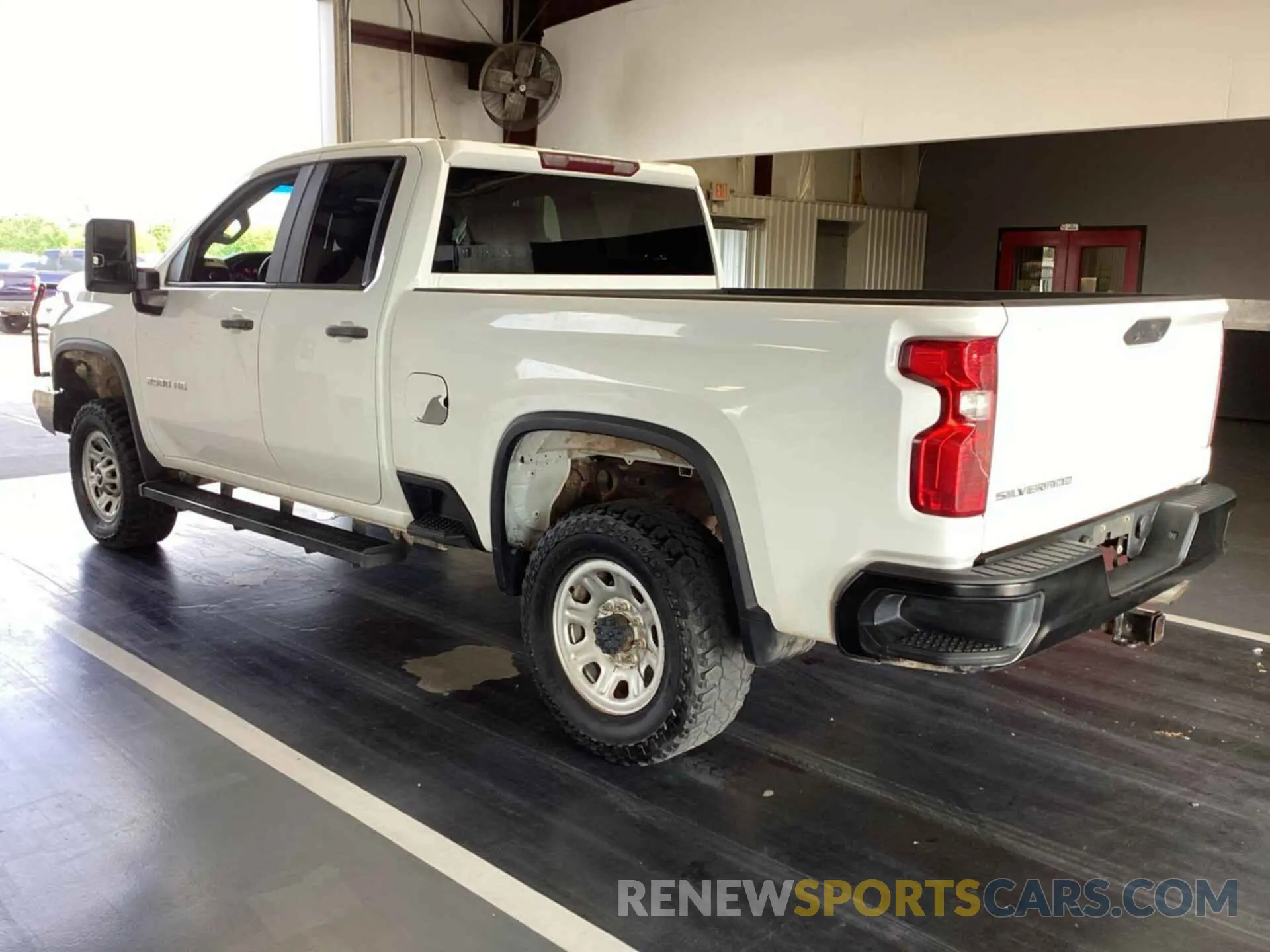 10 Photograph of a damaged car 1GC2YLE70LF250803 CHEVROLET SILVERADO 2500HD 2020