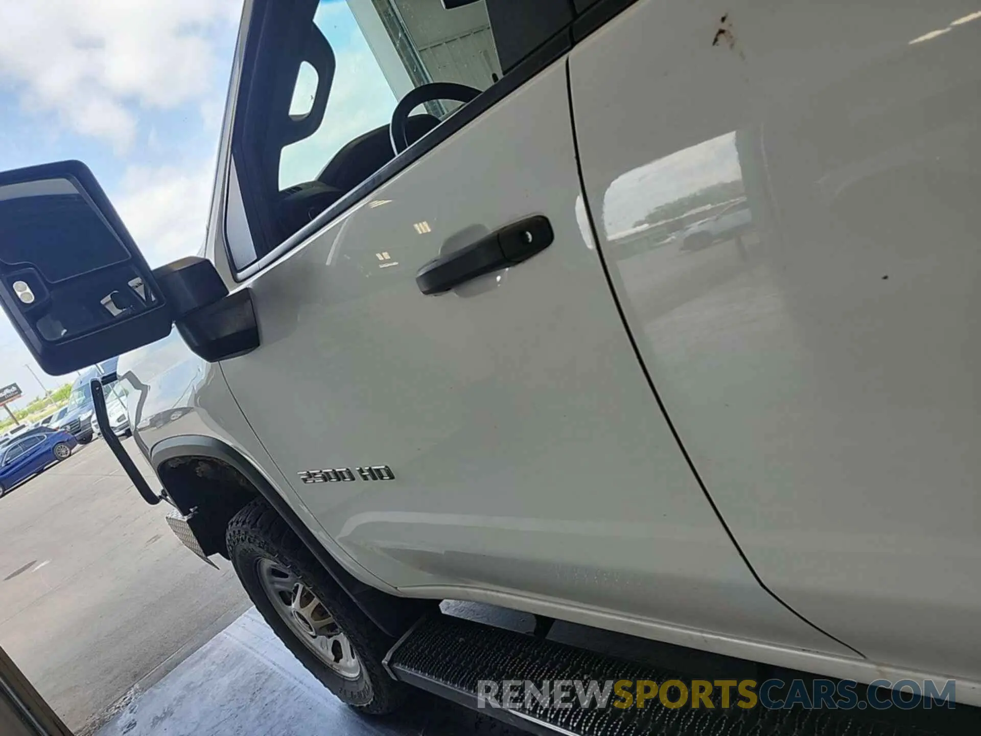 13 Photograph of a damaged car 1GC2YLE70LF250803 CHEVROLET SILVERADO 2500HD 2020