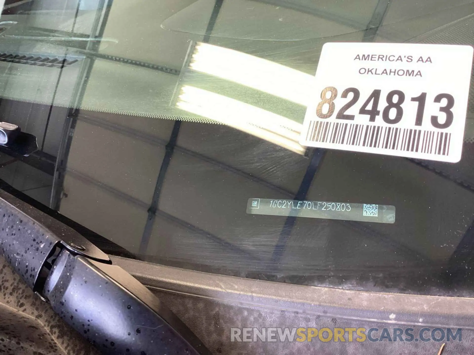 4 Photograph of a damaged car 1GC2YLE70LF250803 CHEVROLET SILVERADO 2500HD 2020