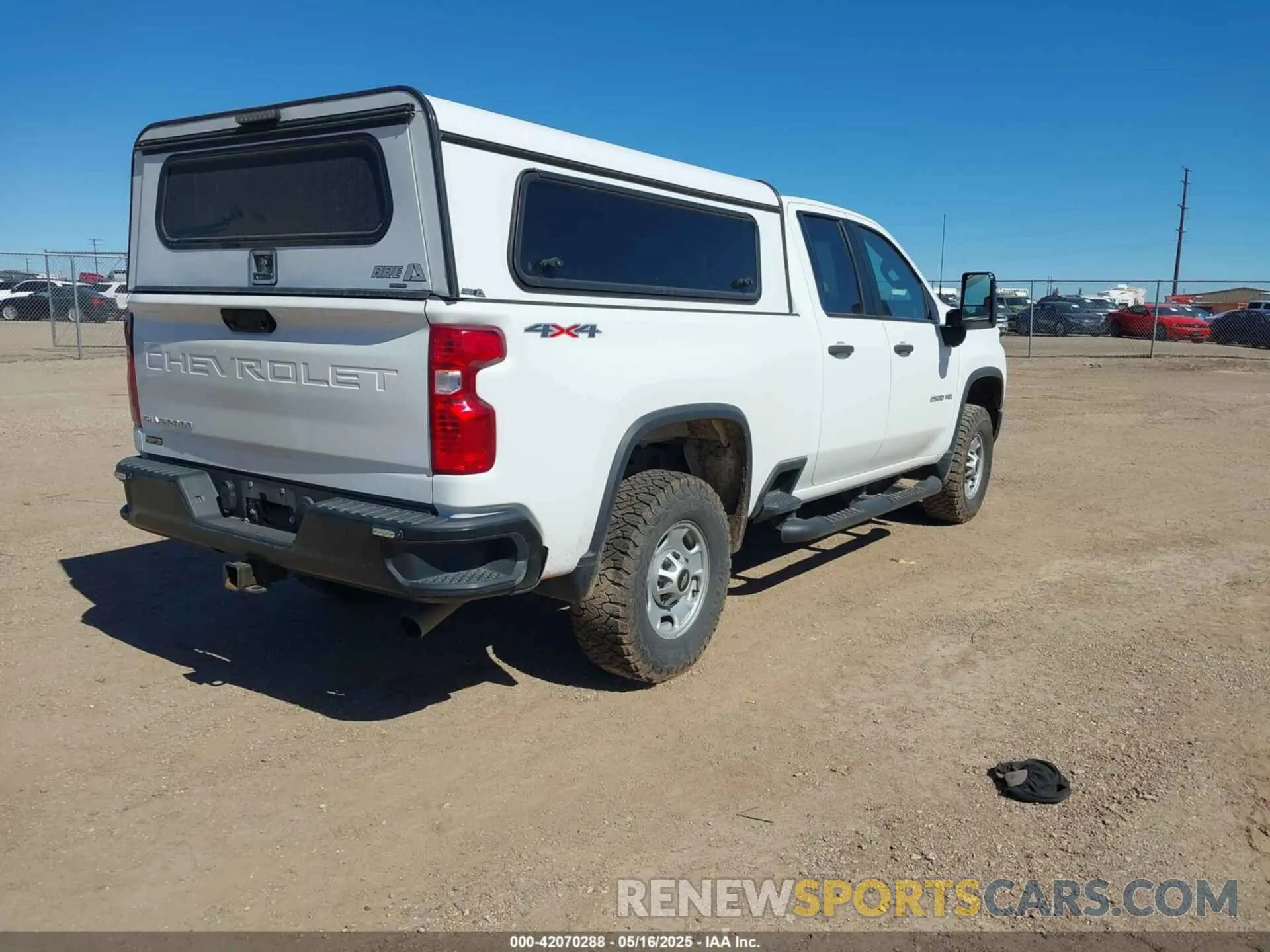 4 Photograph of a damaged car 1GC2YLE71LF266041 CHEVROLET SILVERADO 2500HD 2020