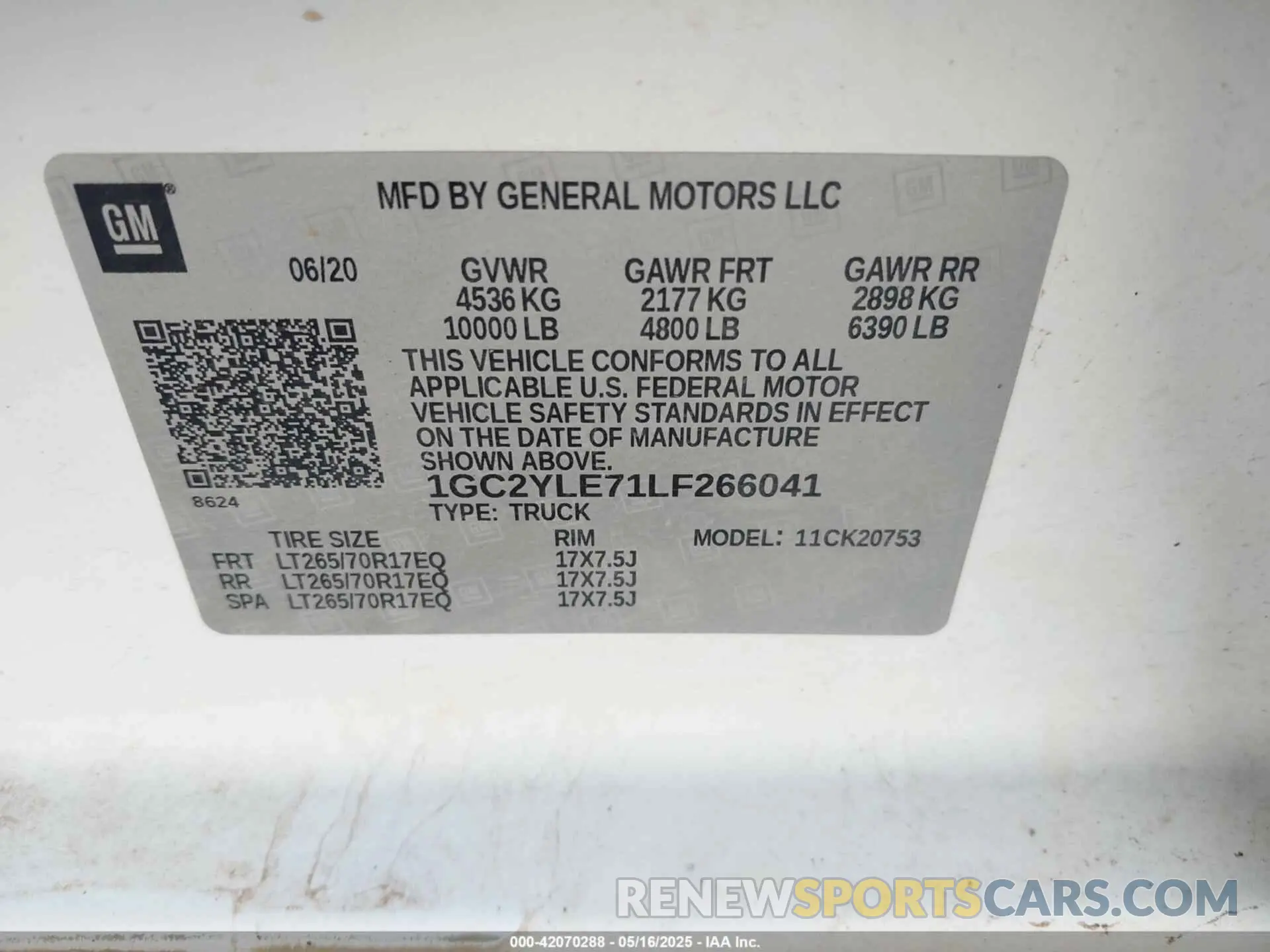 9 Photograph of a damaged car 1GC2YLE71LF266041 CHEVROLET SILVERADO 2500HD 2020