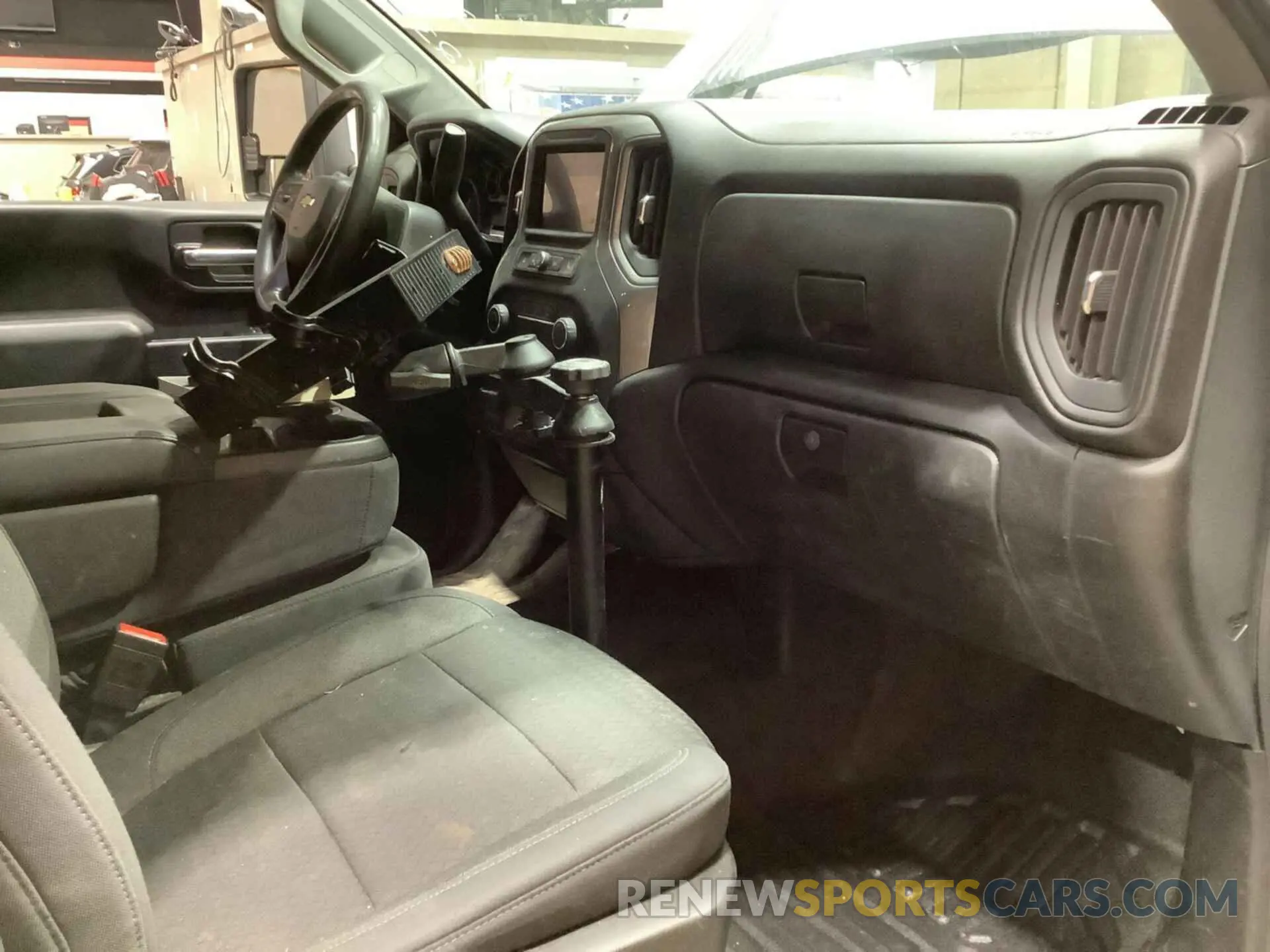 18 Photograph of a damaged car 1GC2YLE76LF264348 CHEVROLET SILVERADO 2500HD 2020