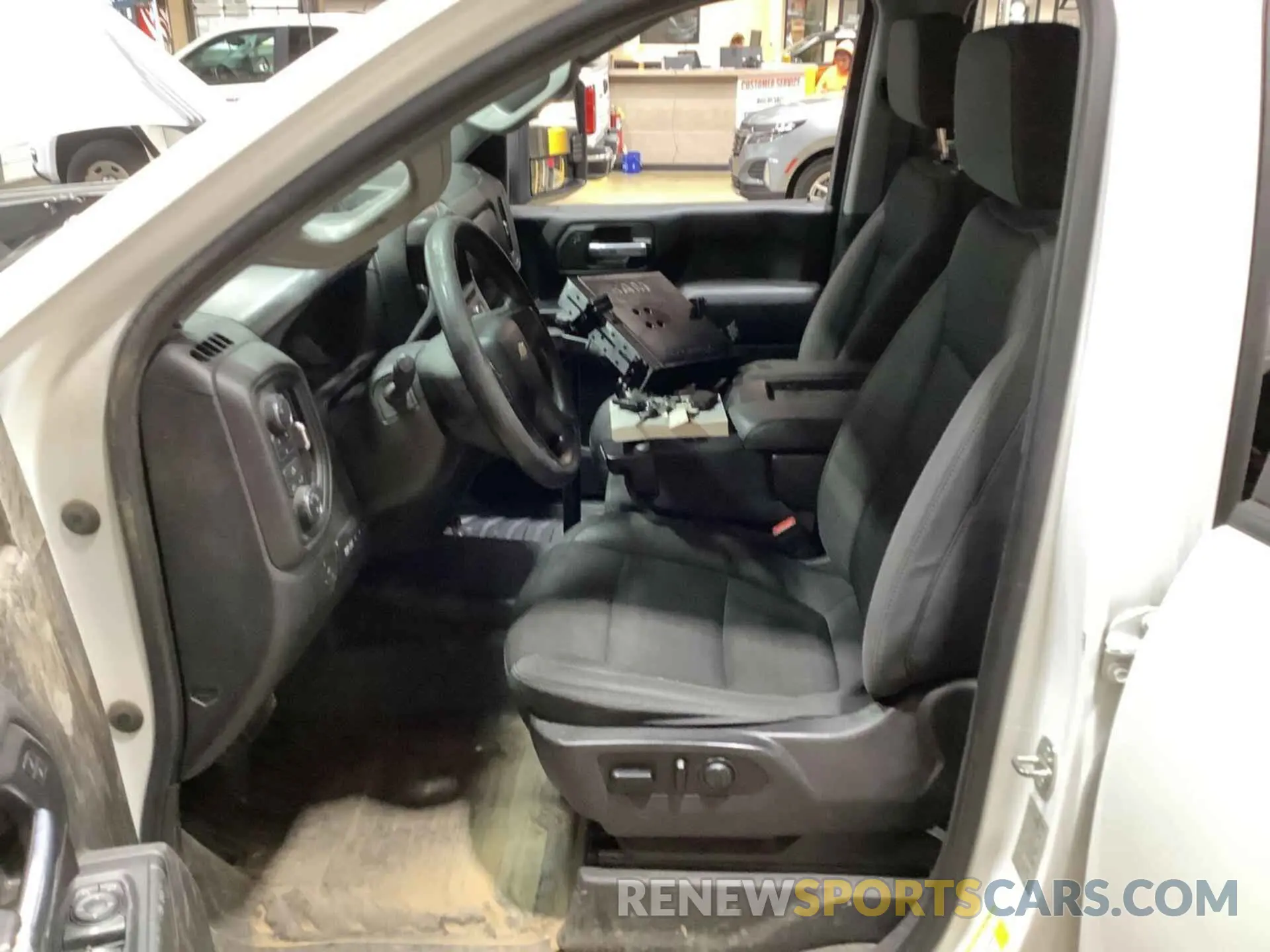 2 Photograph of a damaged car 1GC2YLE76LF264348 CHEVROLET SILVERADO 2500HD 2020