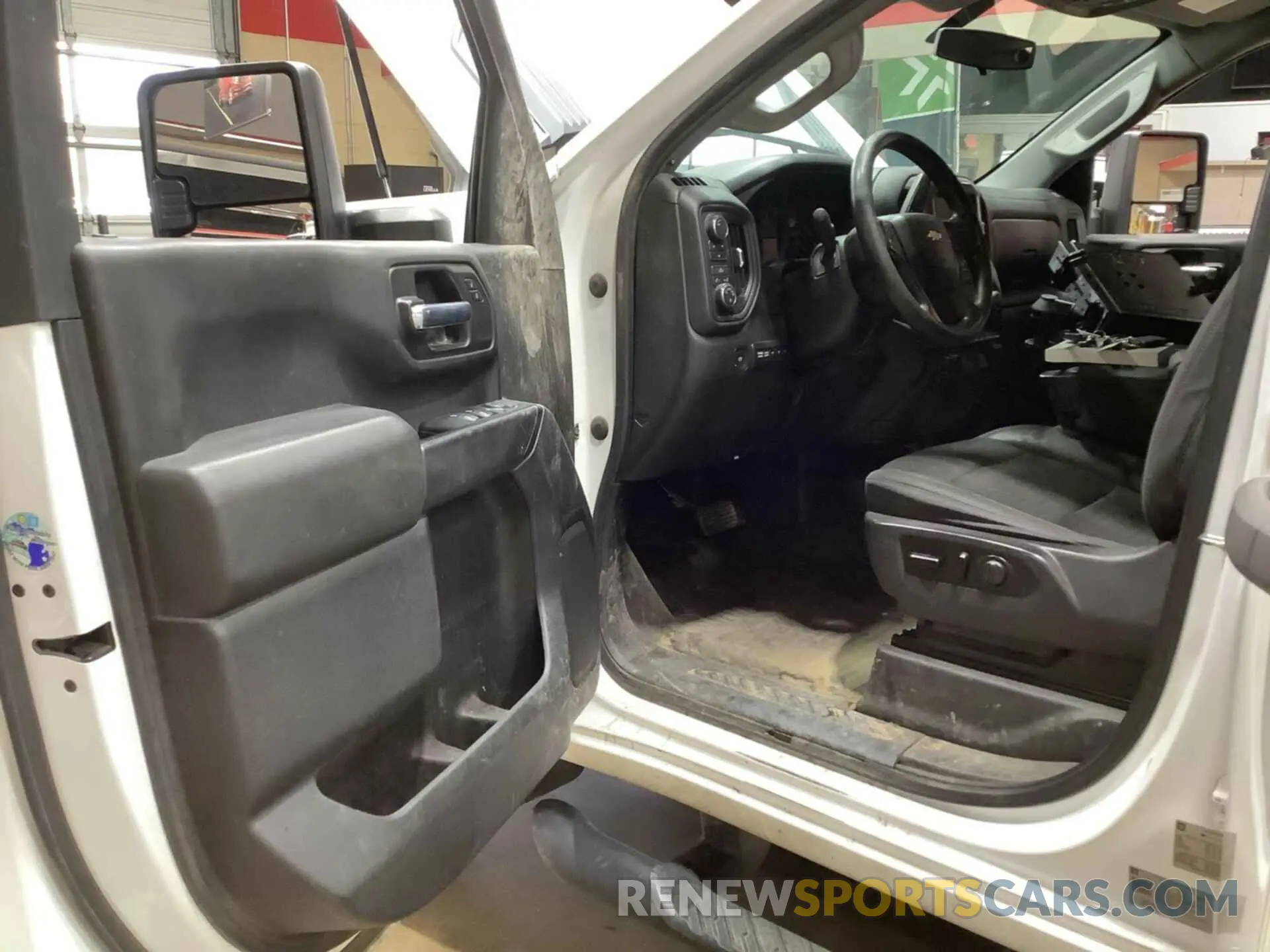 20 Photograph of a damaged car 1GC2YLE76LF264348 CHEVROLET SILVERADO 2500HD 2020