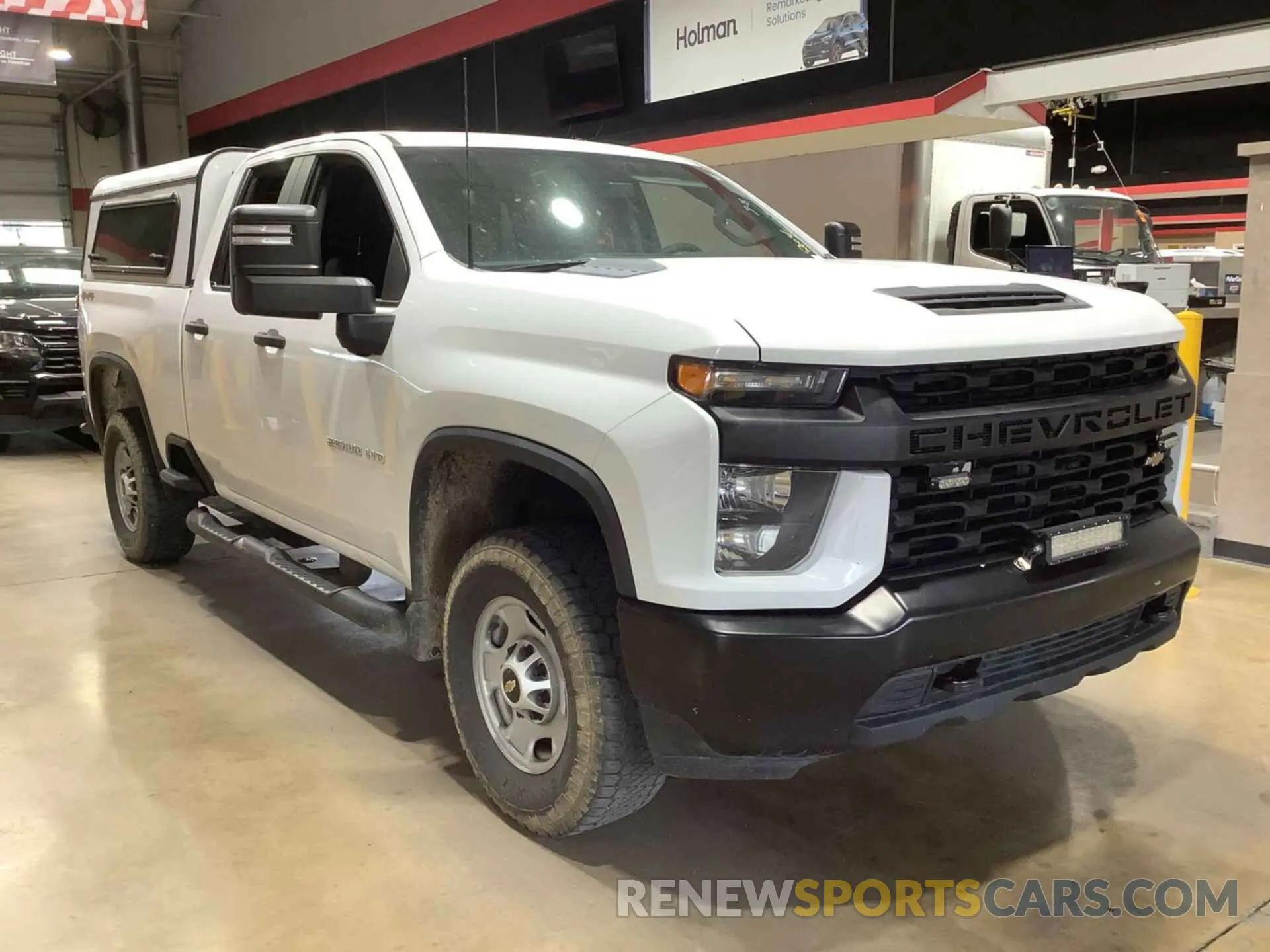 4 Photograph of a damaged car 1GC2YLE76LF264348 CHEVROLET SILVERADO 2500HD 2020