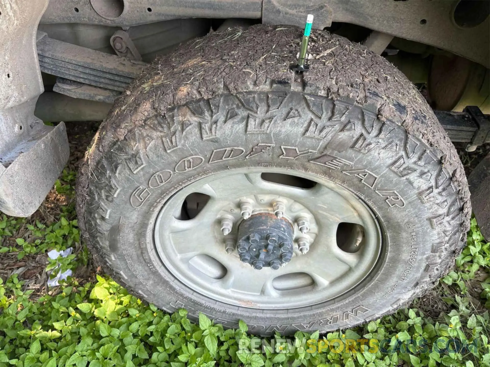 2 Photograph of a damaged car 1GC2YLE78LF261595 CHEVROLET SILVERADO 2500HD 2020