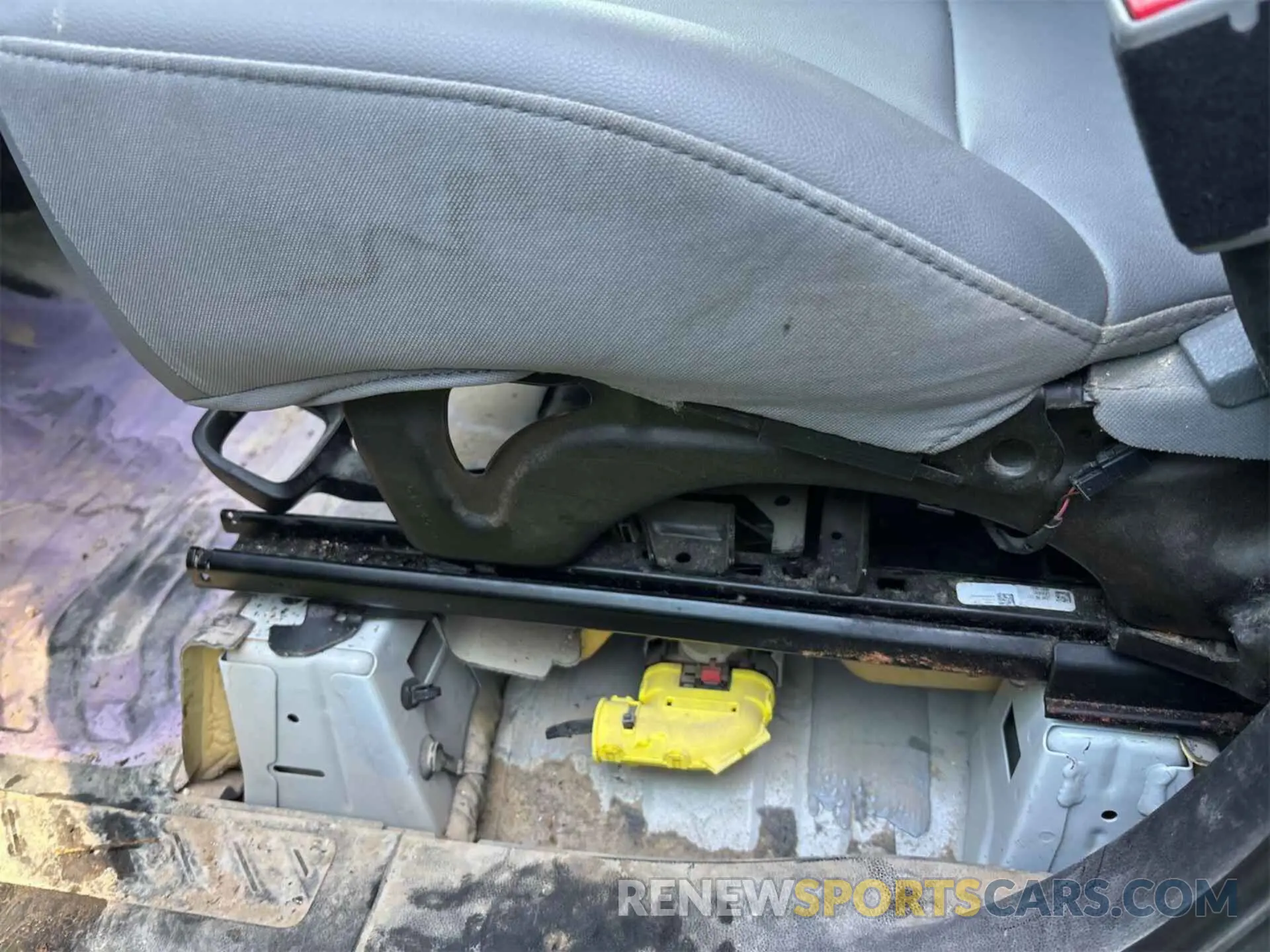 8 Photograph of a damaged car 1GC2YLE78LF261595 CHEVROLET SILVERADO 2500HD 2020