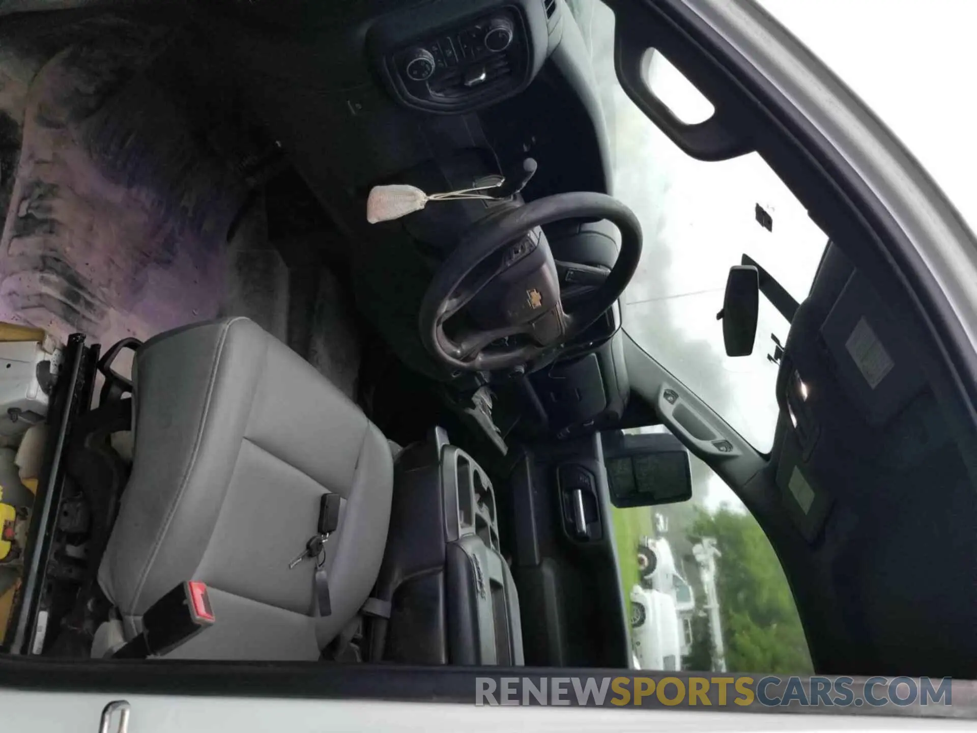 9 Photograph of a damaged car 1GC2YLE78LF261595 CHEVROLET SILVERADO 2500HD 2020