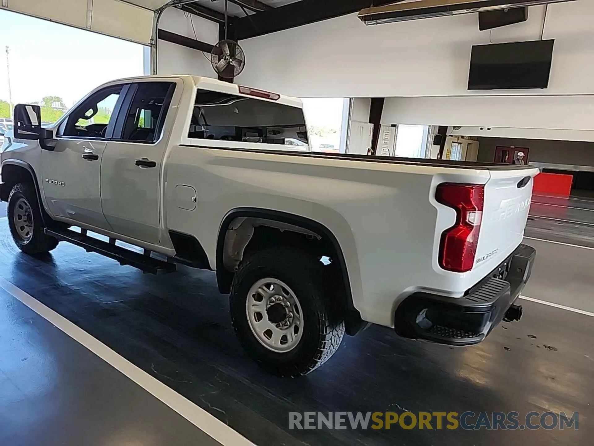 12 Photograph of a damaged car 1GC2YLE7XLF250856 CHEVROLET SILVERADO 2500HD 2020