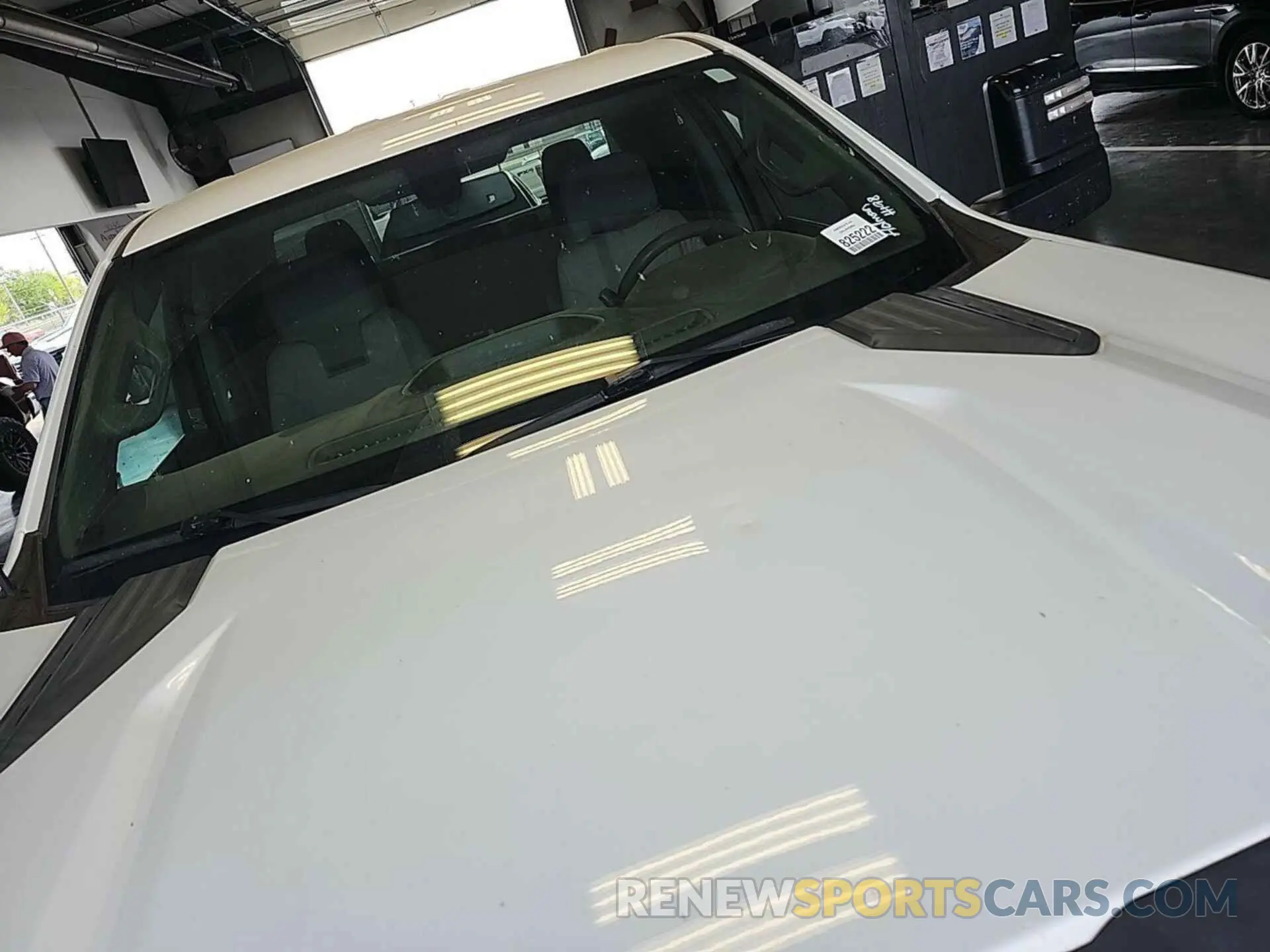 5 Photograph of a damaged car 1GC2YLE7XLF250856 CHEVROLET SILVERADO 2500HD 2020