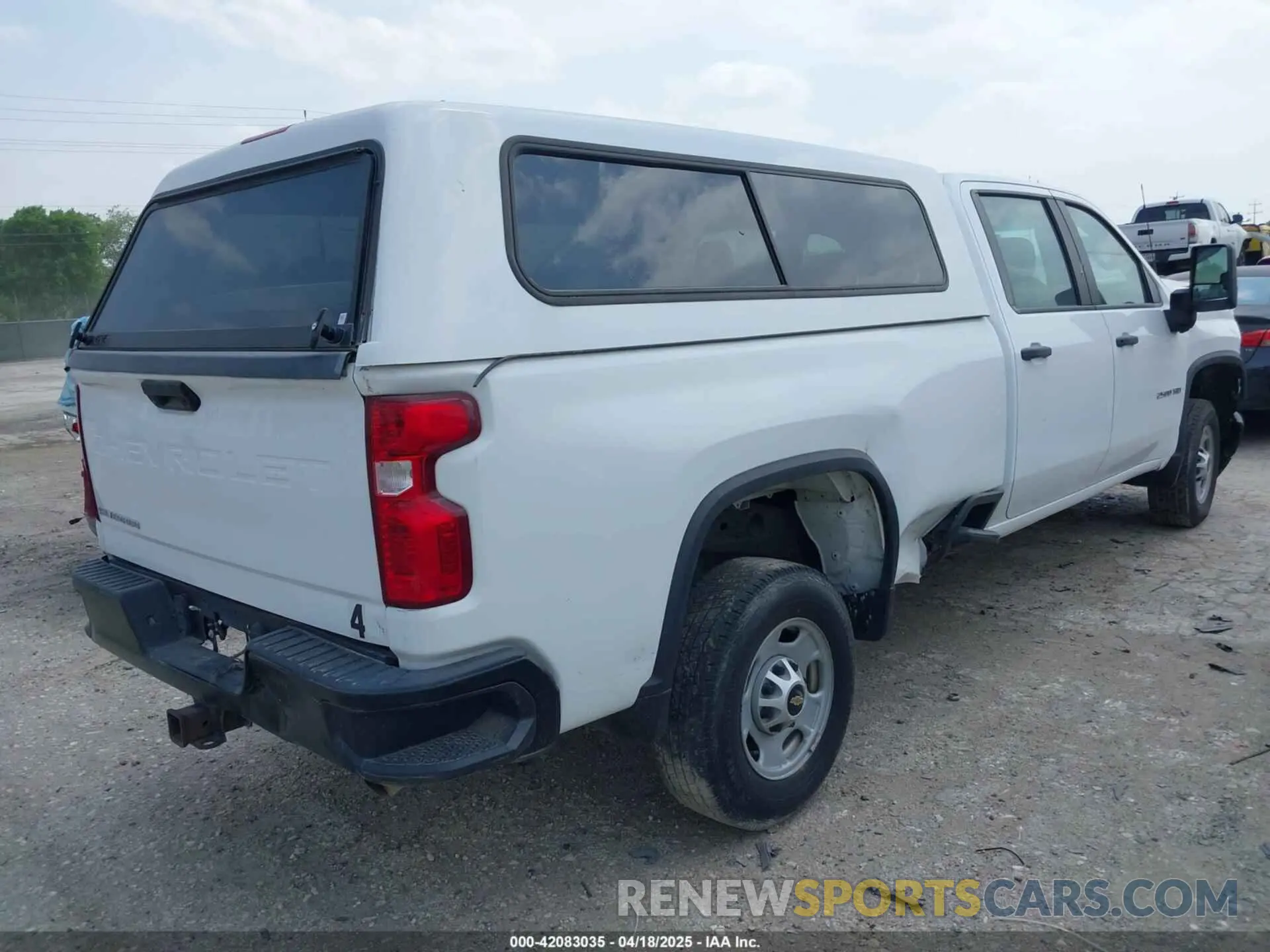 4 Photograph of a damaged car 1GC4WLE78LF155064 CHEVROLET SILVERADO 2500HD 2020