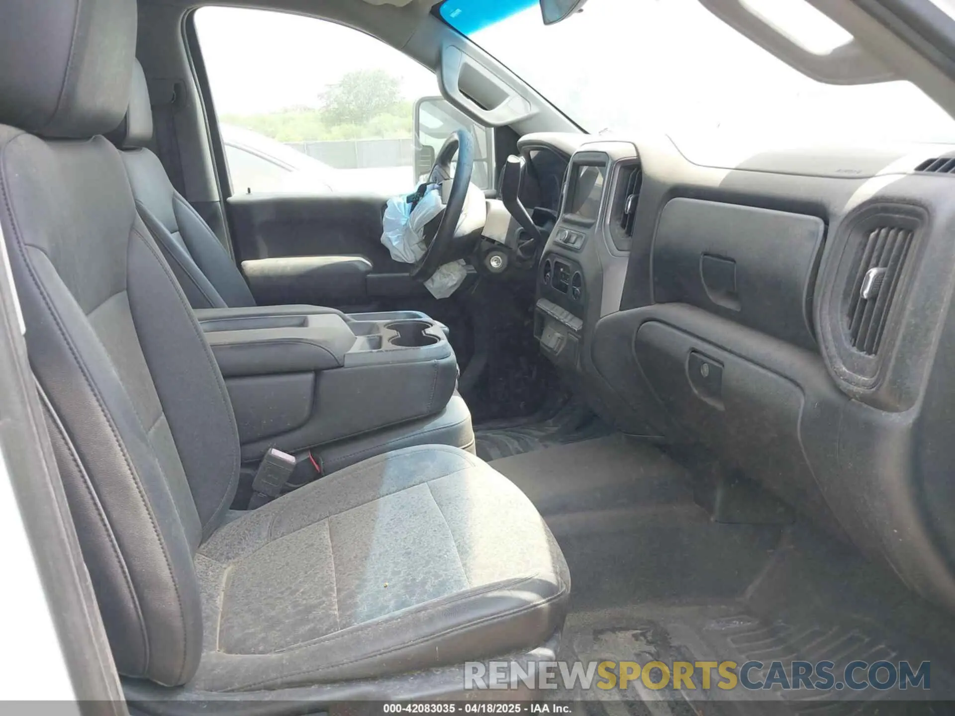 6 Photograph of a damaged car 1GC4WLE78LF155064 CHEVROLET SILVERADO 2500HD 2020