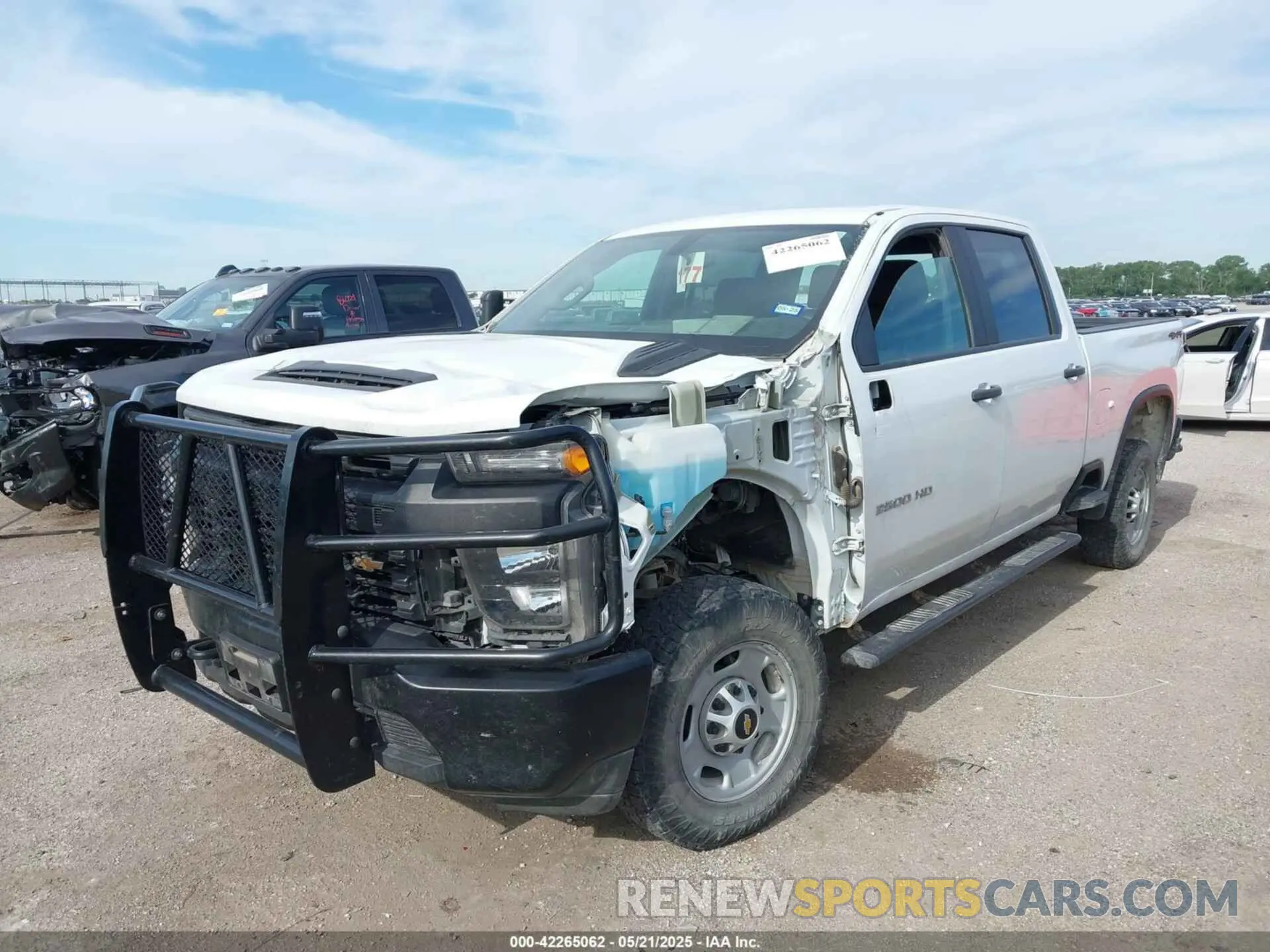 2 Photograph of a damaged car 1GC4YLE73LF313322 CHEVROLET SILVERADO 2500HD 2020