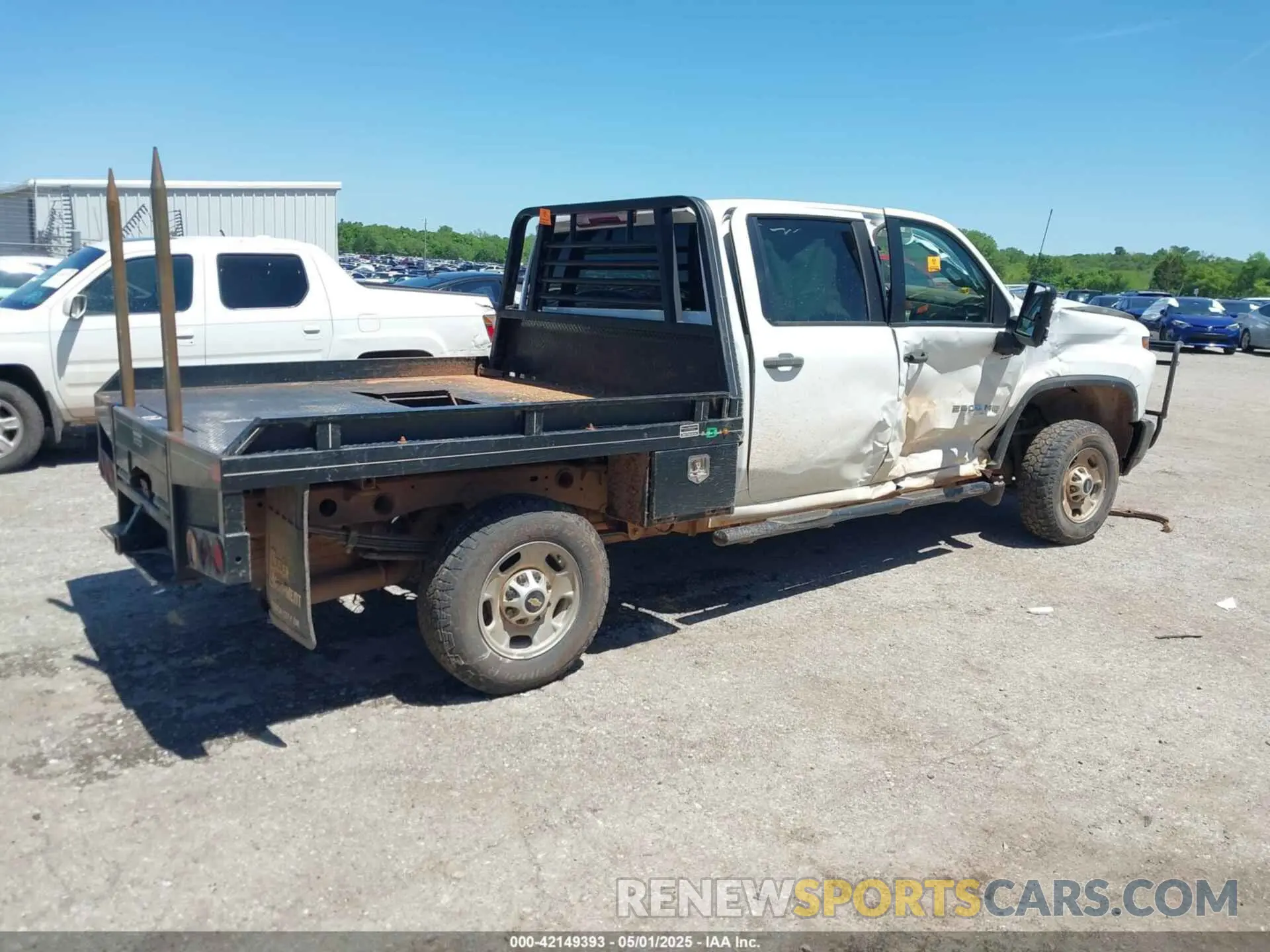4 Photograph of a damaged car 1GC4YLE78LF105114 CHEVROLET SILVERADO 2500HD 2020