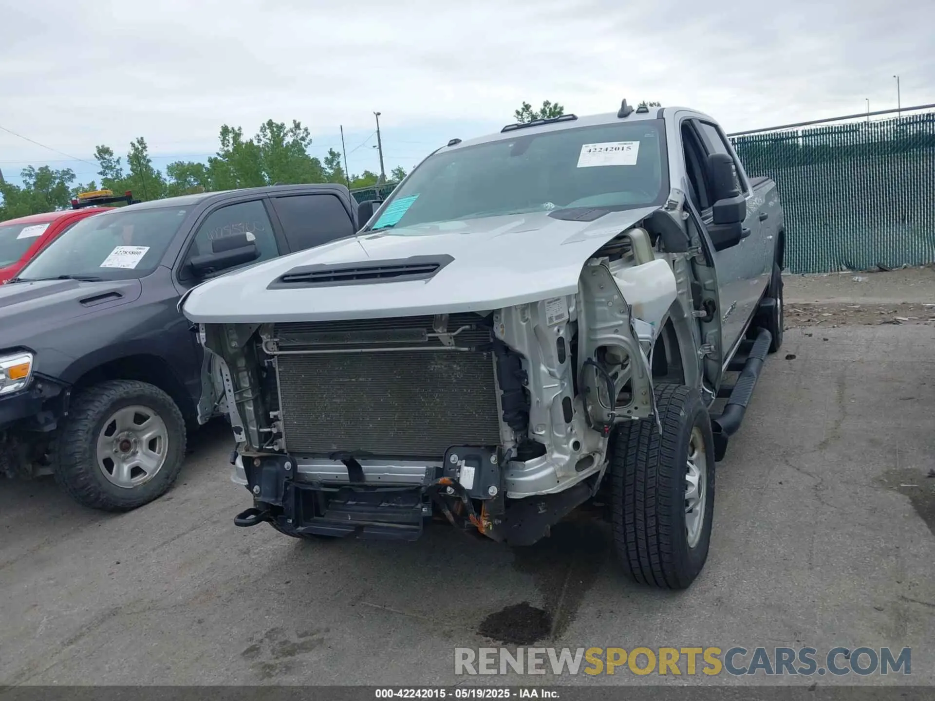 13 Photograph of a damaged car 1GC4YLE78LF177284 CHEVROLET SILVERADO 2500HD 2020