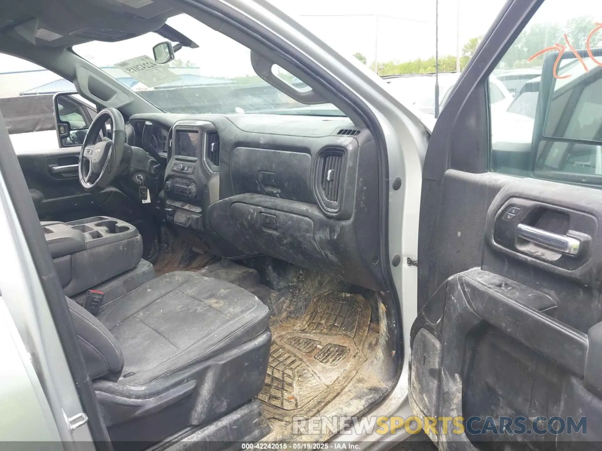 6 Photograph of a damaged car 1GC4YLE78LF177284 CHEVROLET SILVERADO 2500HD 2020
