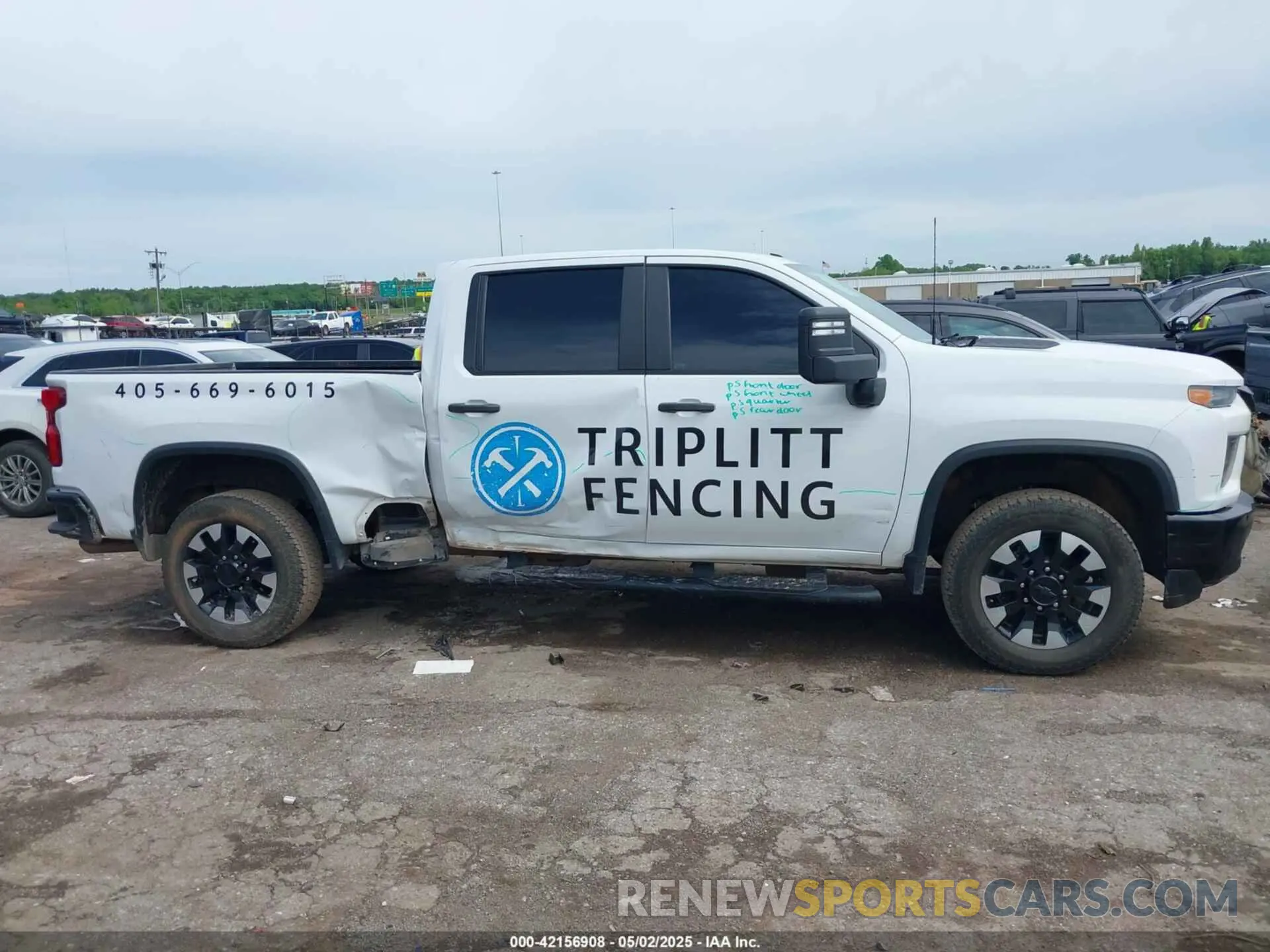 13 Photograph of a damaged car 1GC4YME71LF128952 CHEVROLET SILVERADO 2500HD 2020
